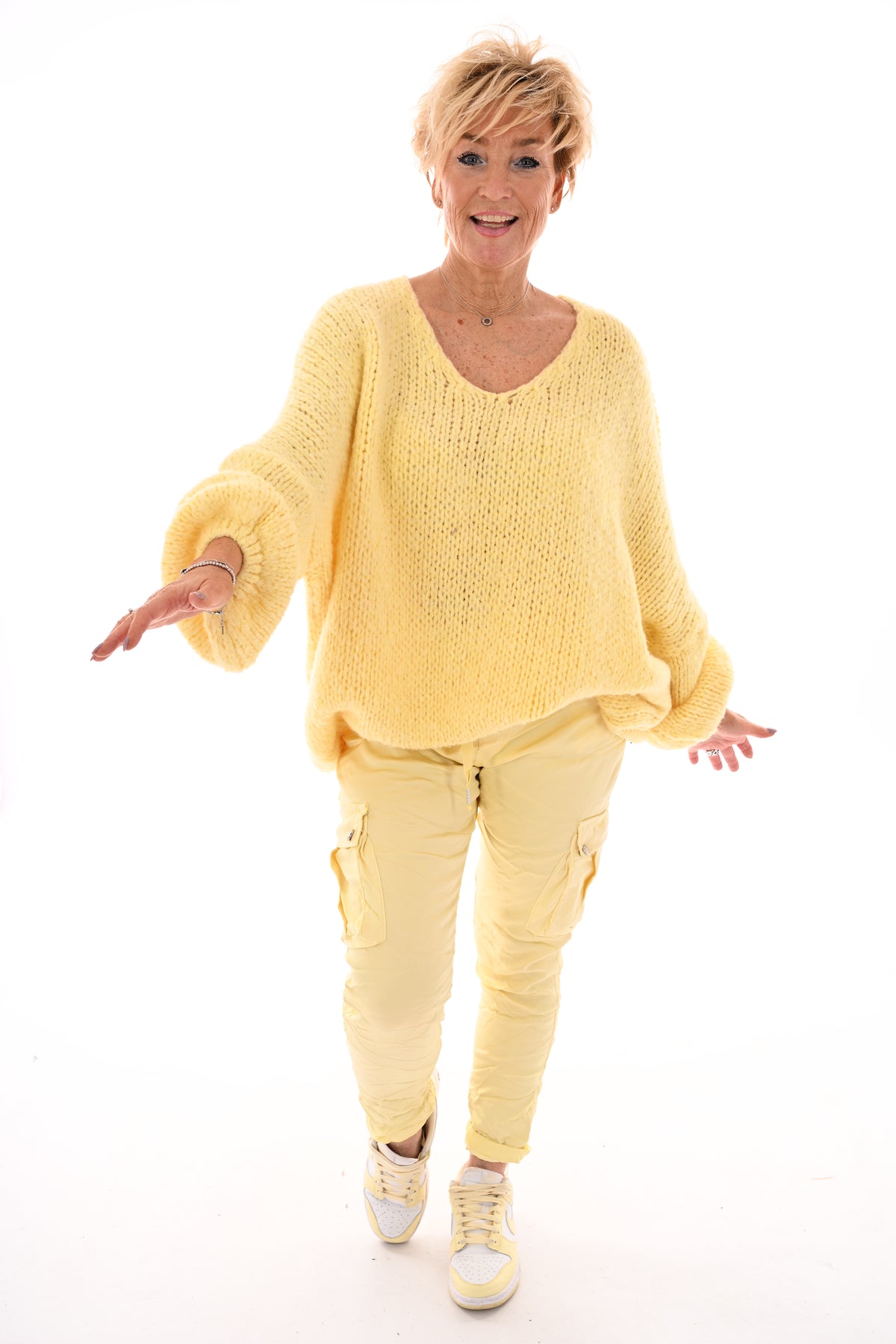 Gebreide trui met hart achterkant lichtgeel