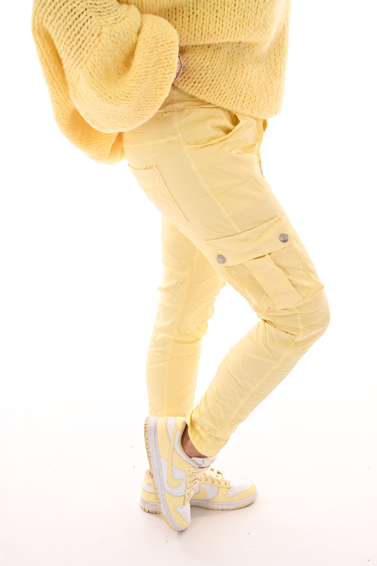 Silky stretchbroek cargo lichtgeel