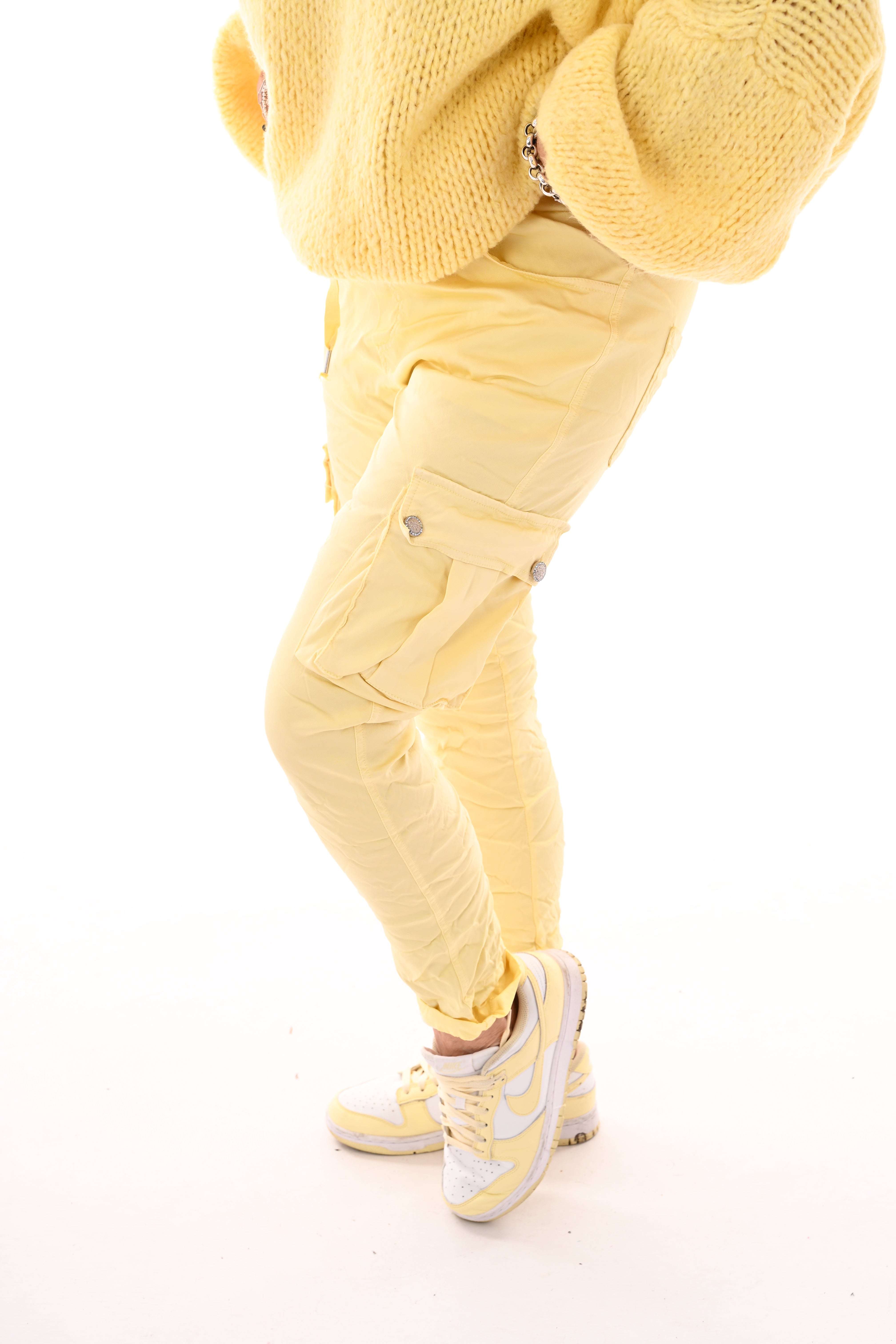 Silky stretchbroek cargo lichtgeel