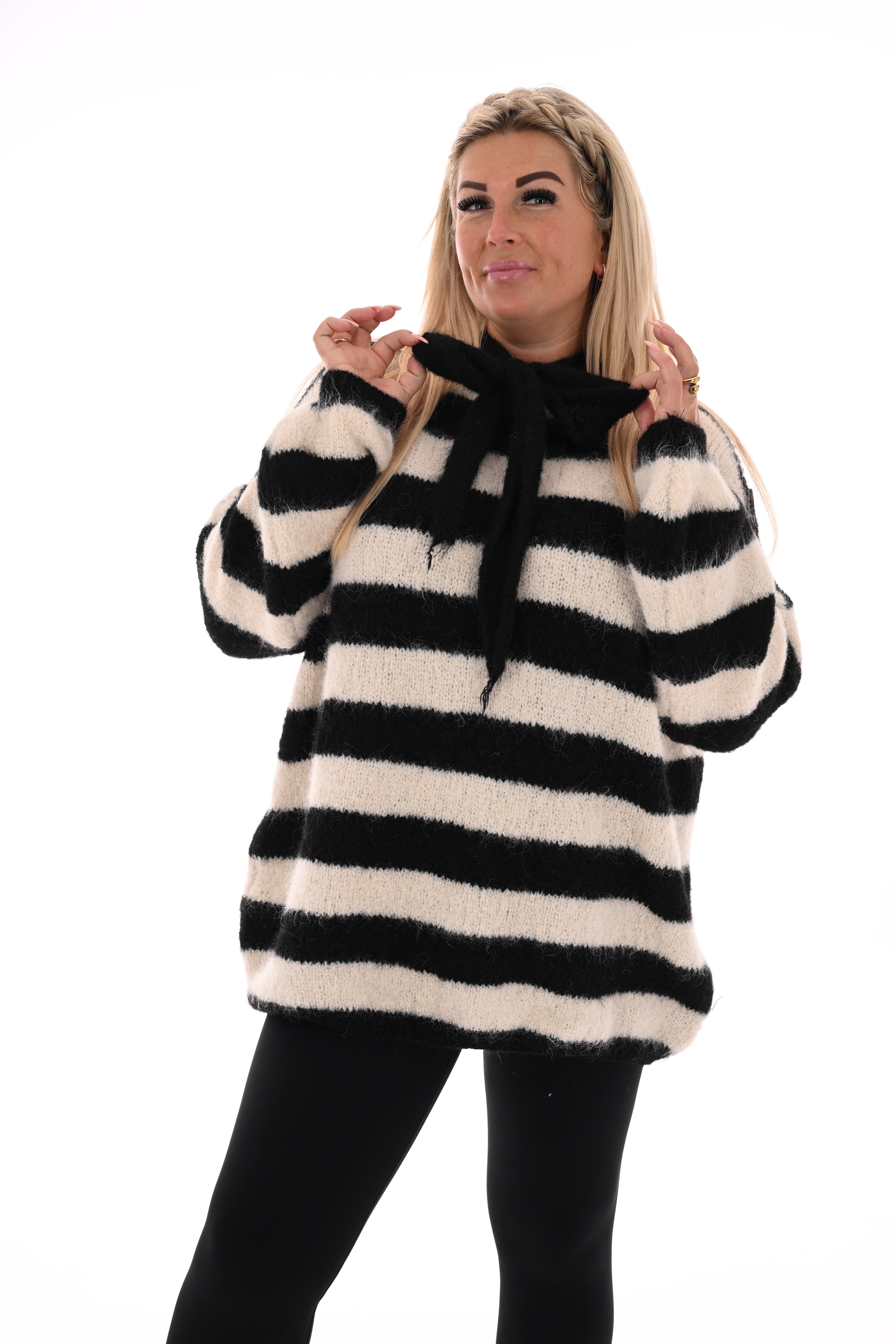 Fijn gebreide trui strepen strik zwart