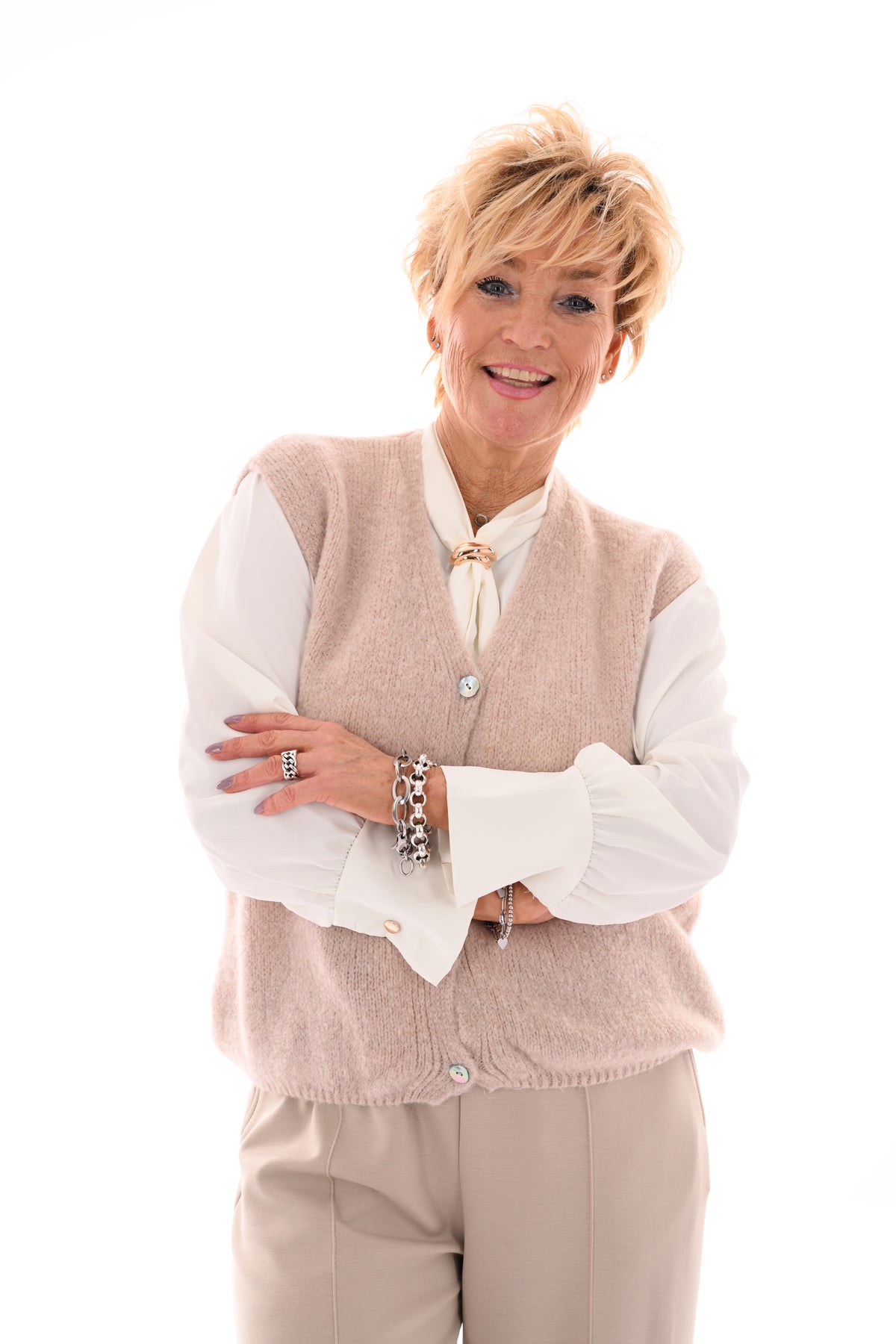 Fijn gebreid gilet met knopen beige