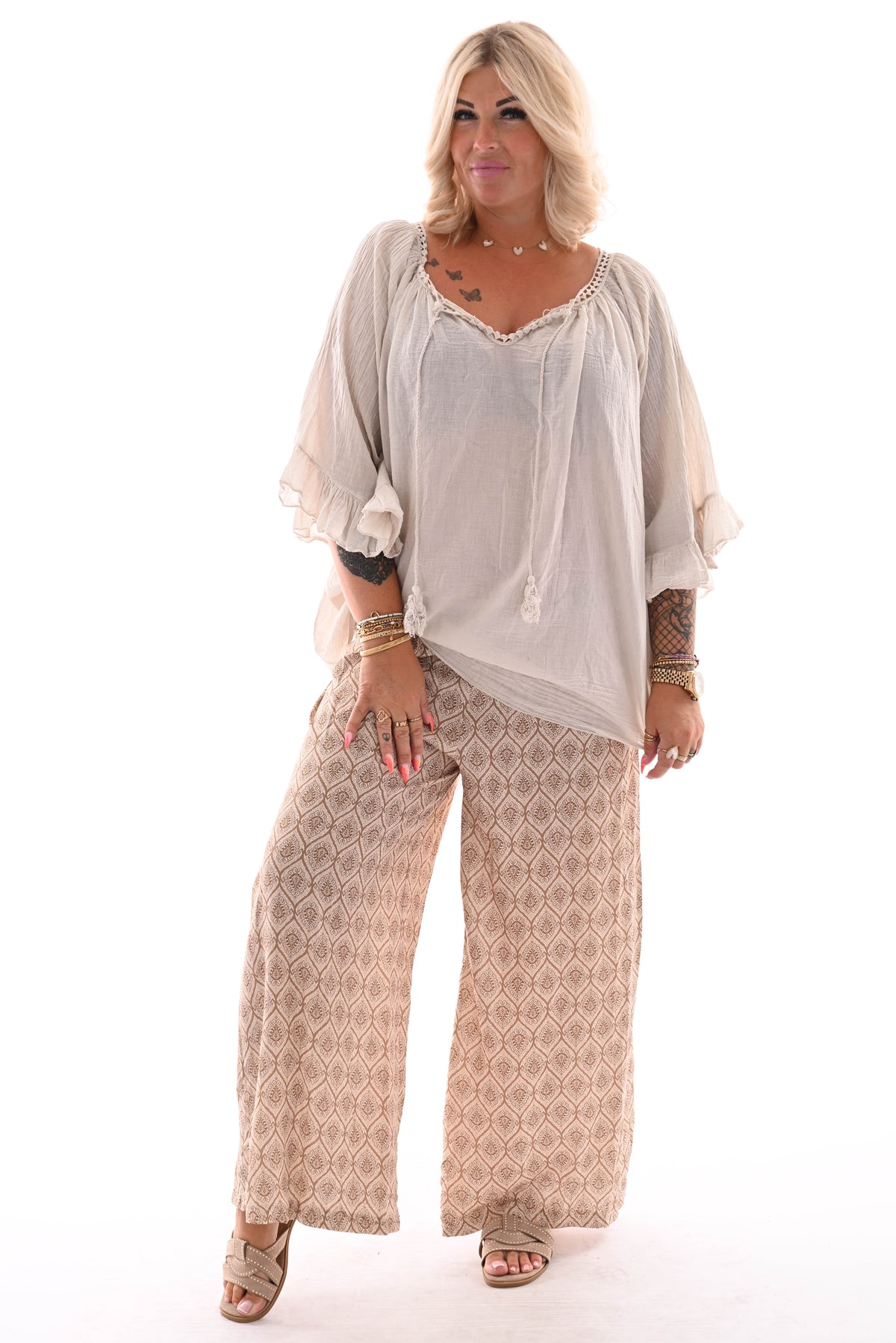 Top gehaakte rand trompetmouwen beige