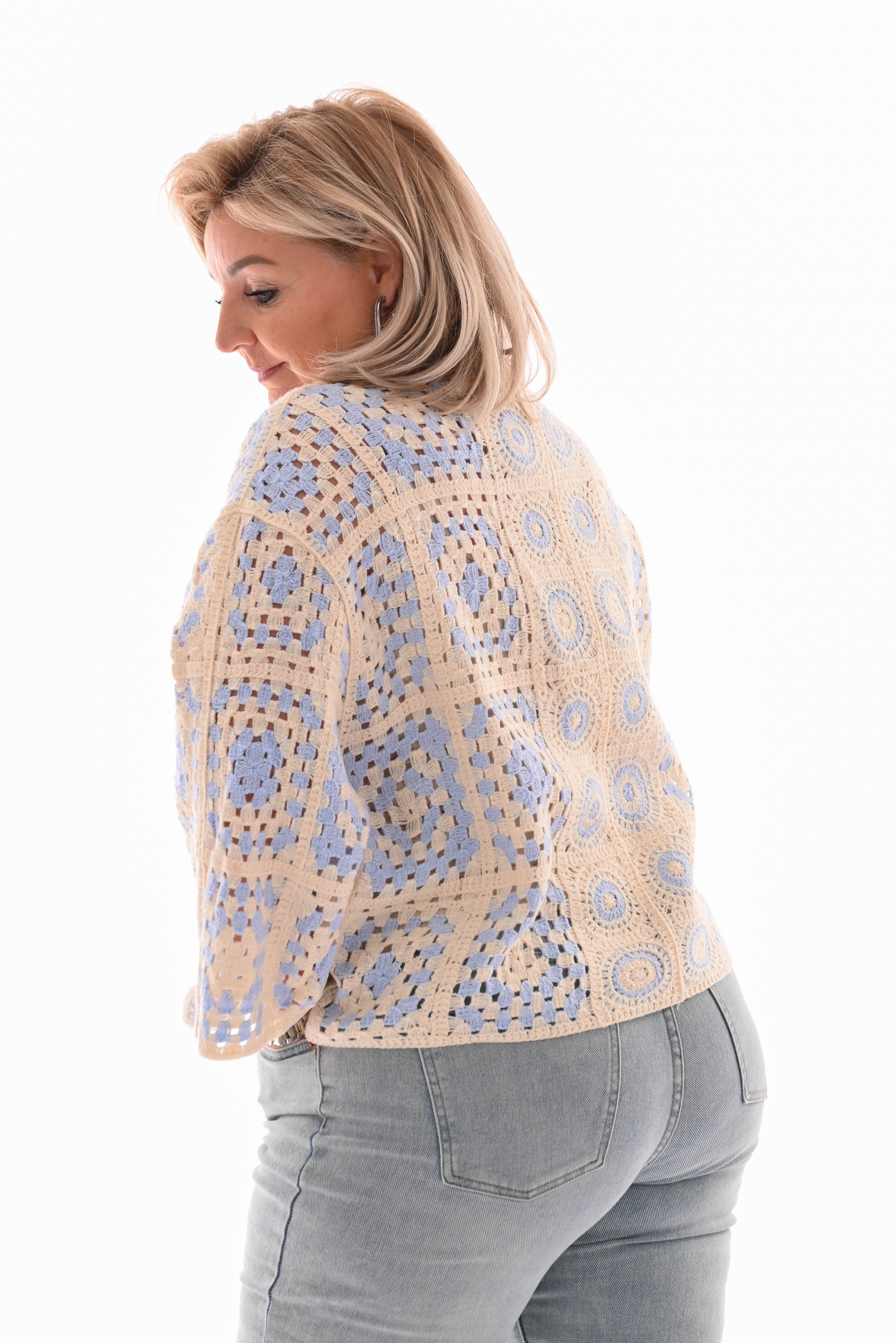 Gehaakt vestje creme/lichtblauw