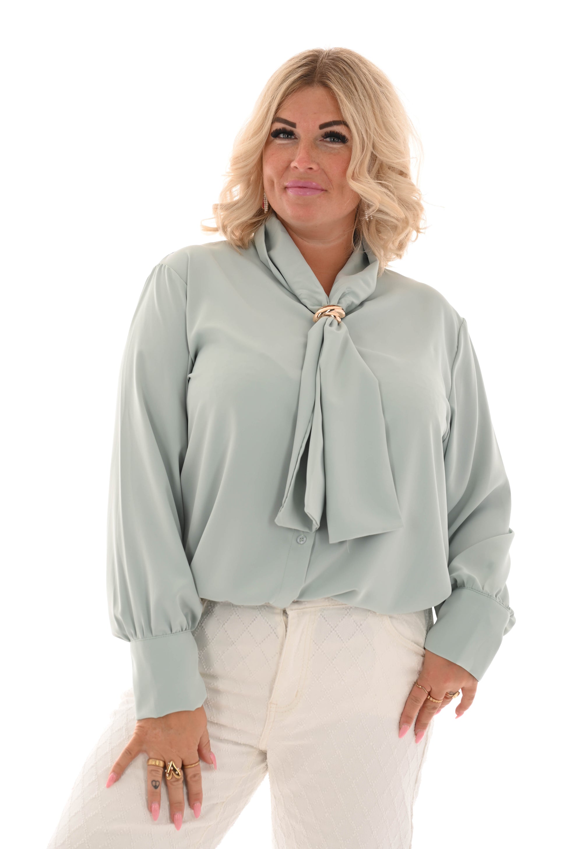 Doorknoop blouse sjaal detail lichtgroen