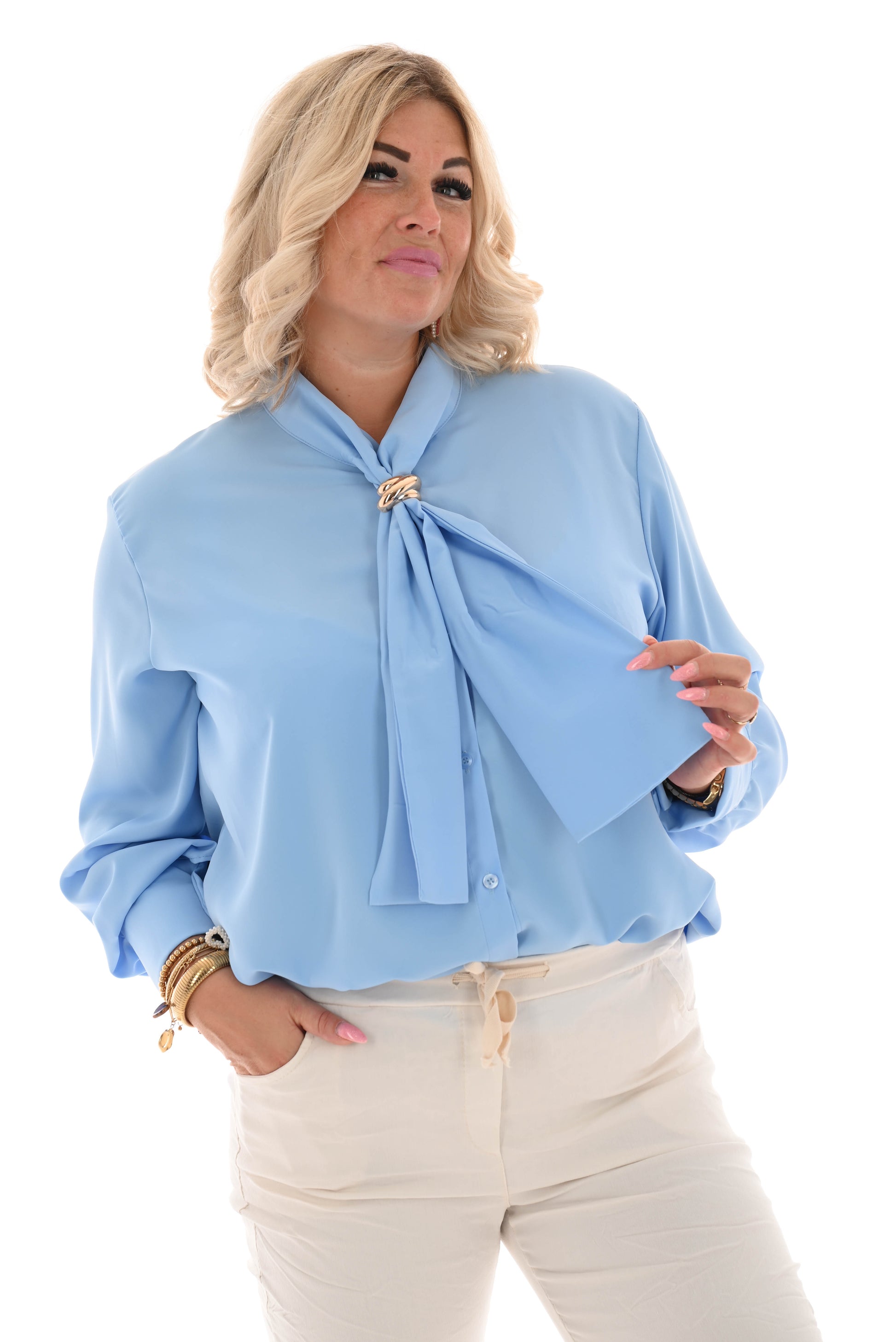 Doorknoop blouse sjaal detail lichtblauw