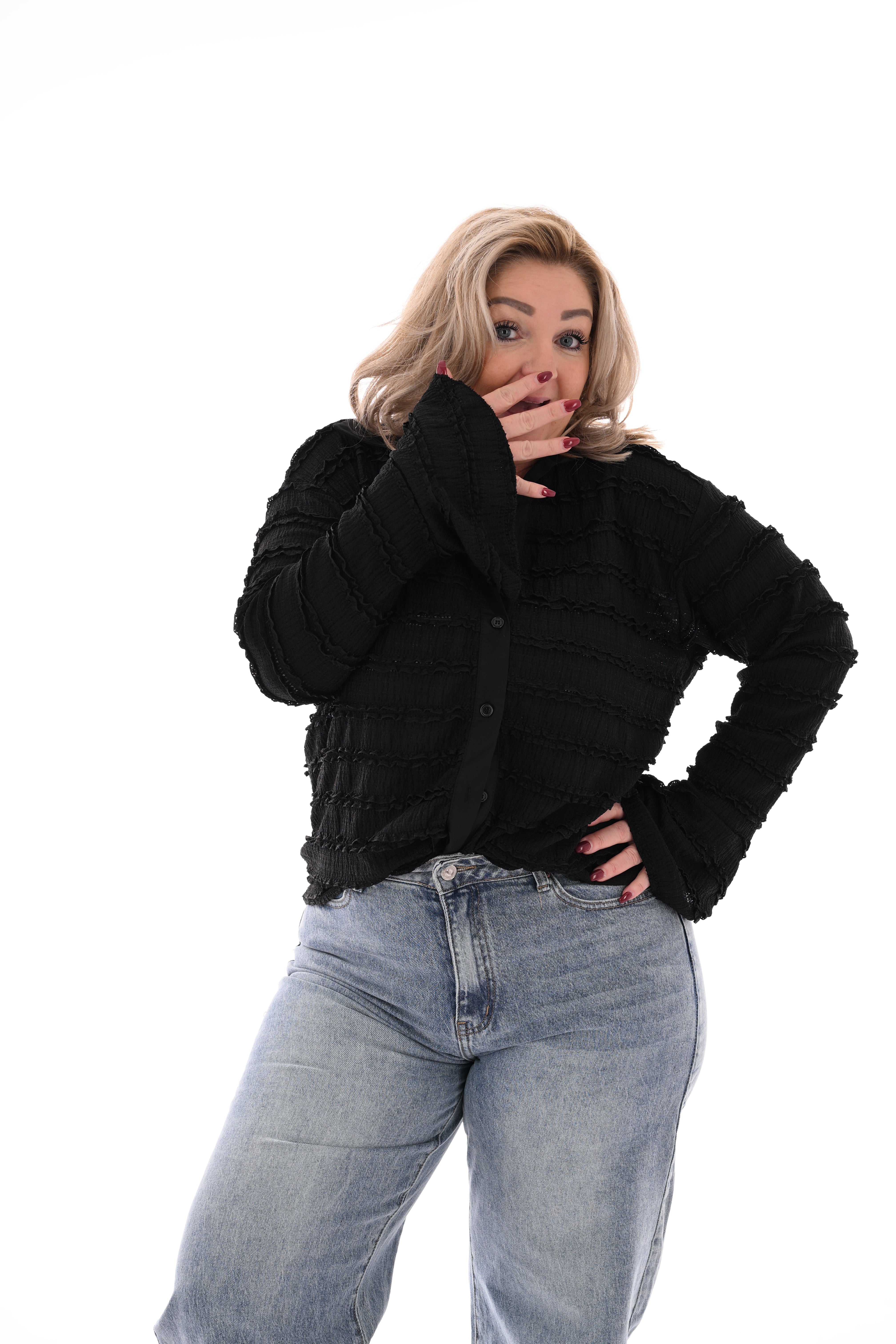 Doorknoop blouse ruffels en kraag zwart
