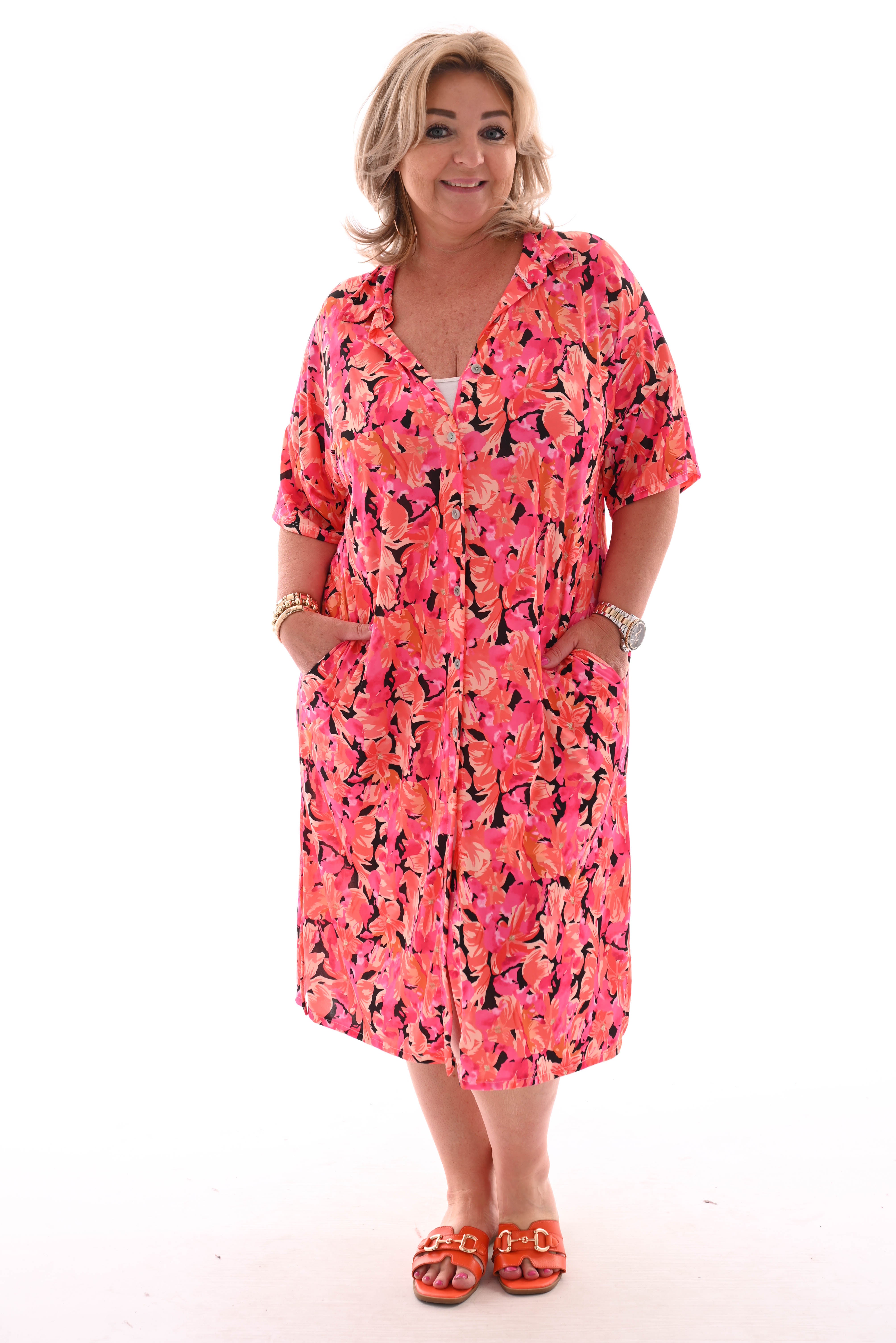 Jurk v-hals bloemen doorknoop roze/zwart