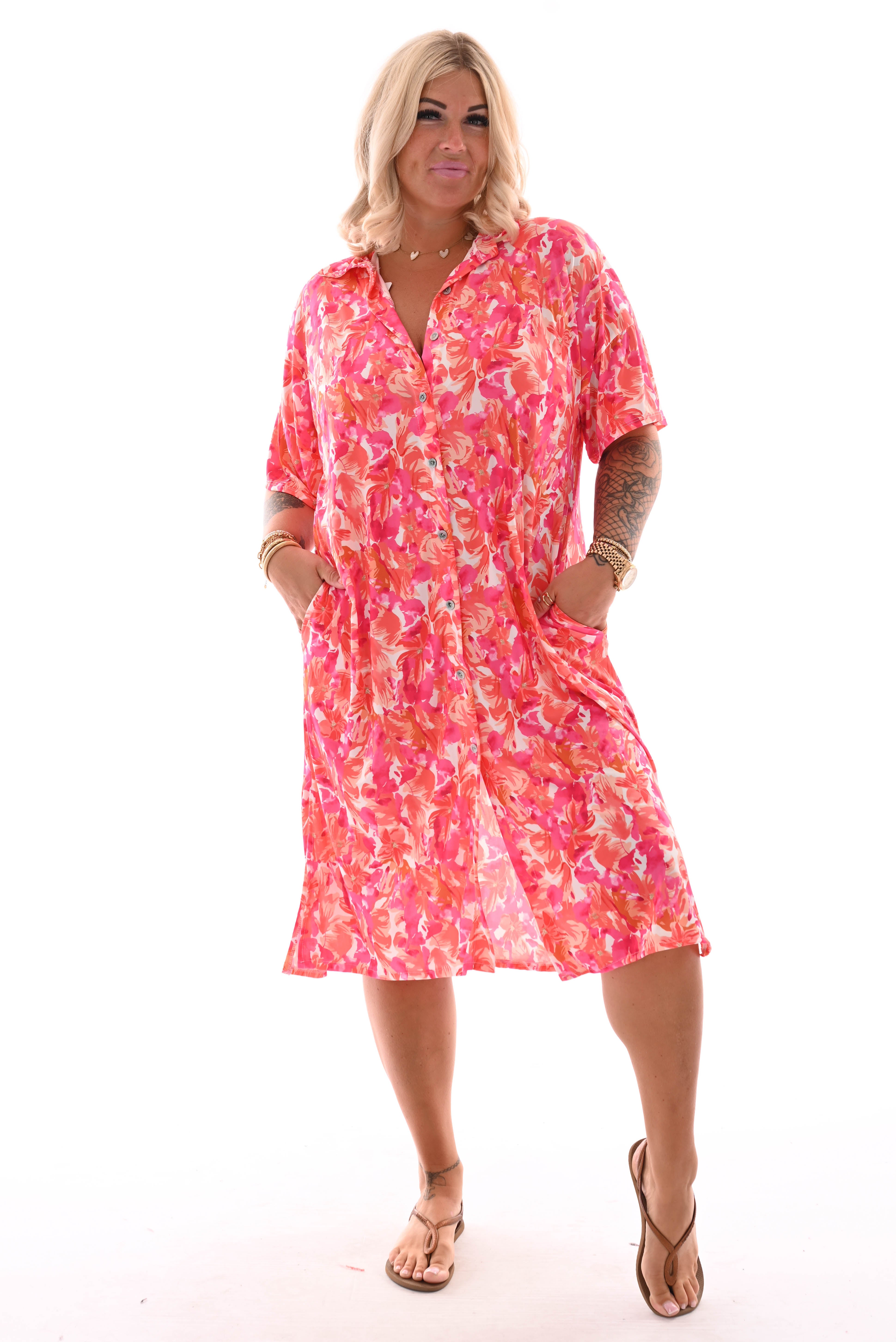 Jurk v-hals bloemen doorknoop roze/wit