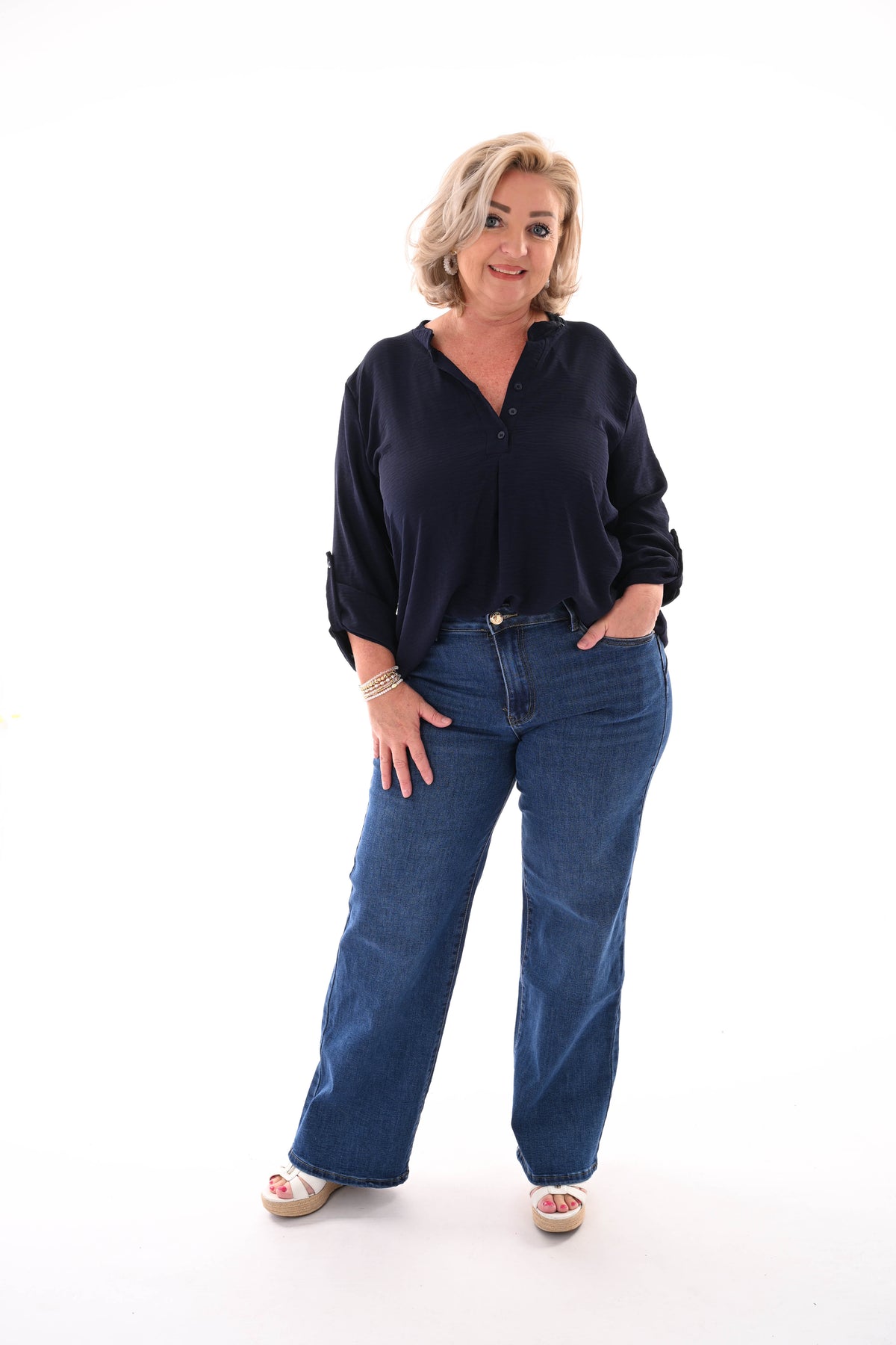 Blouse v-hals met ophaalmouwen uni marineblauw