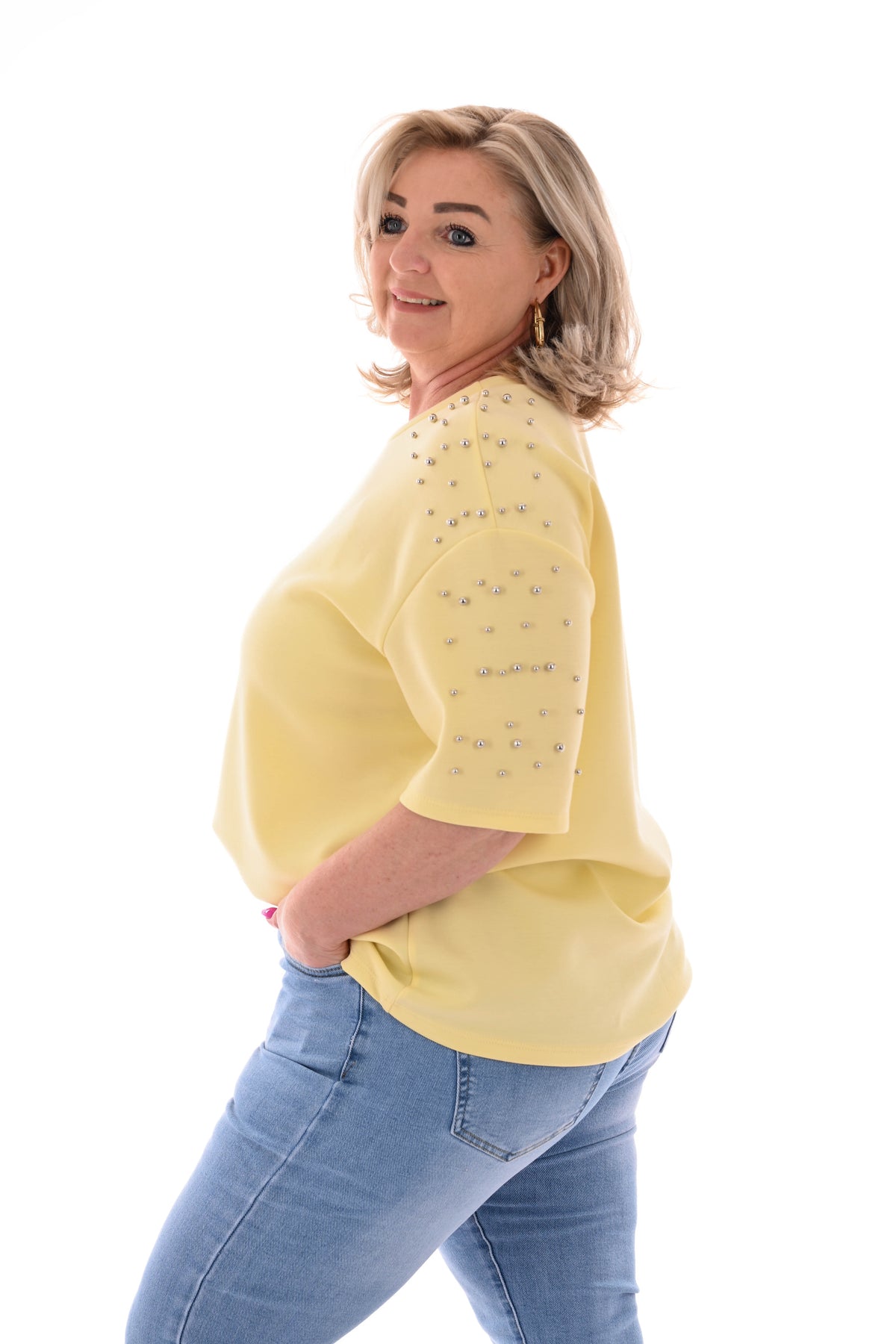 Sweater korte mouwen studs botergeel