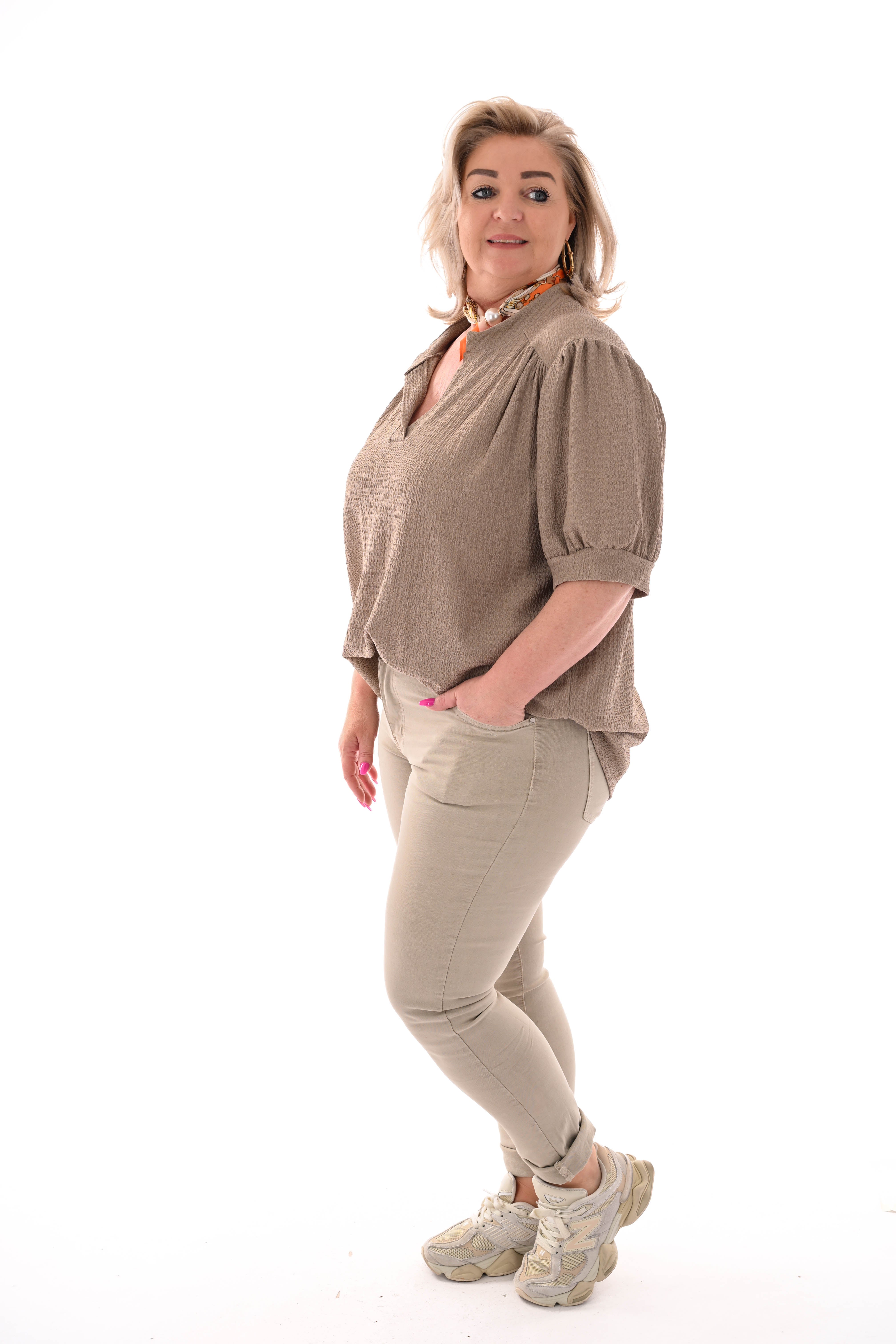 Crepe top v-hals korte pofmouwen taupe