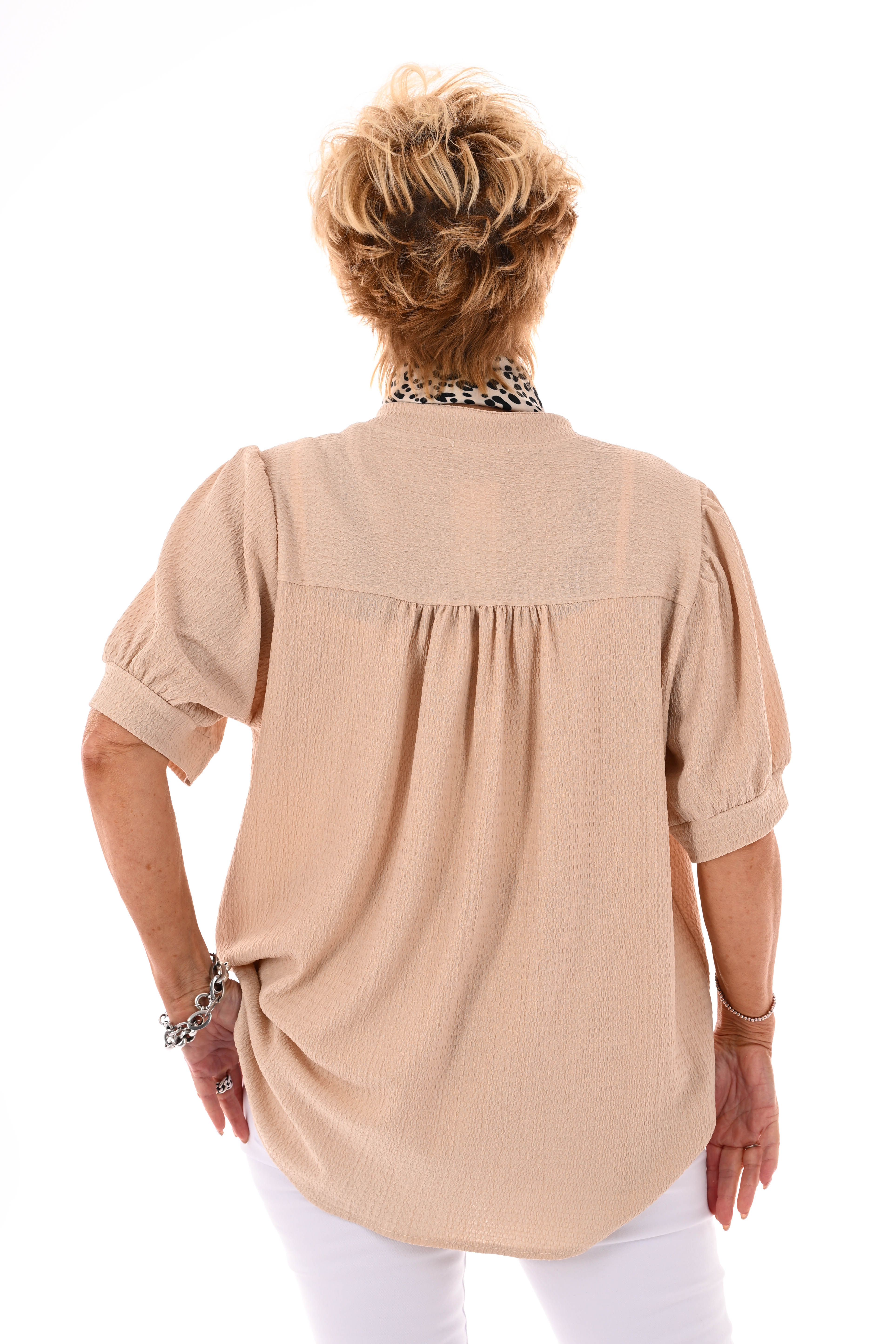 Crepe top v-hals korte pofmouwen beige
