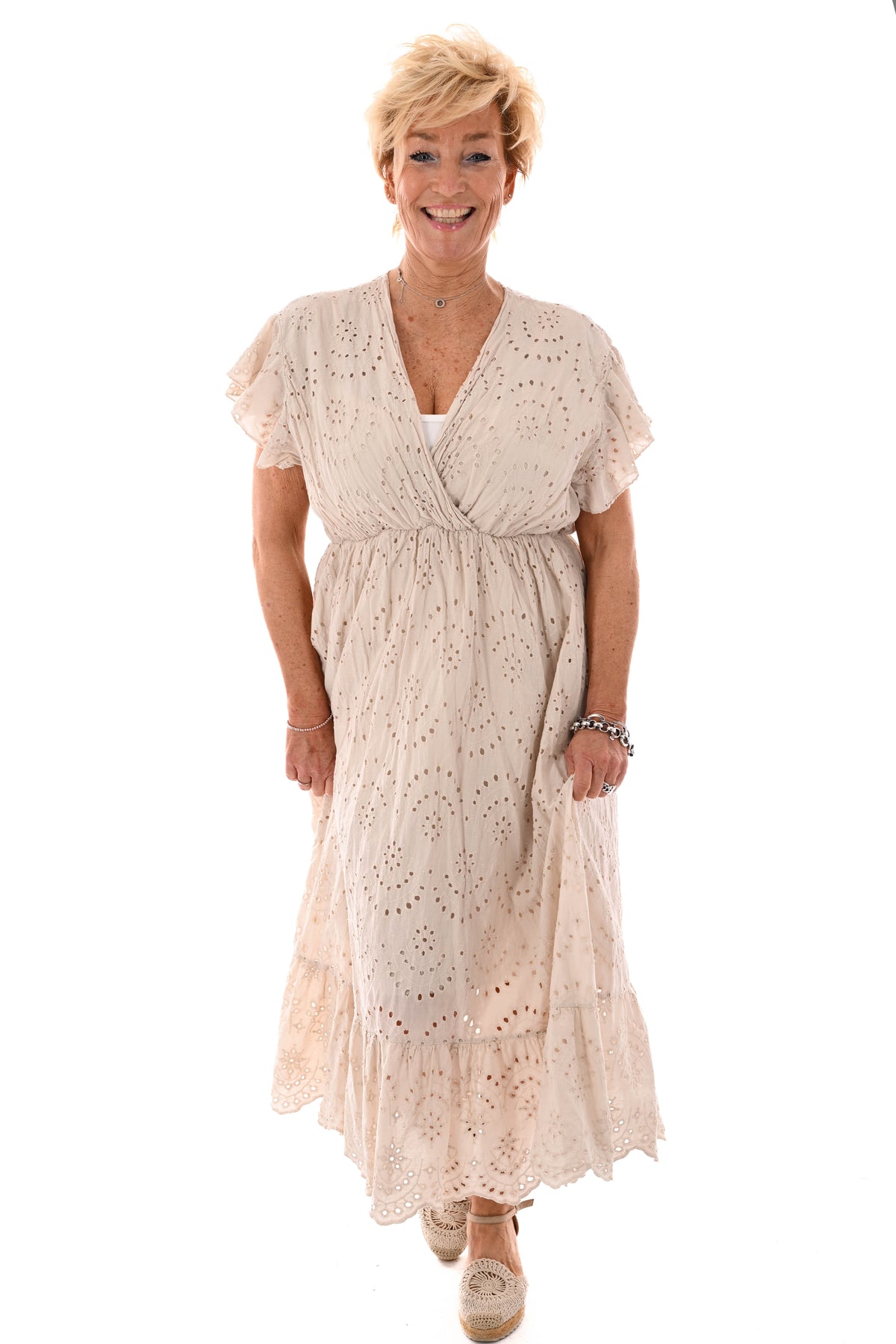 Maxi broderie jurk v-hals beige