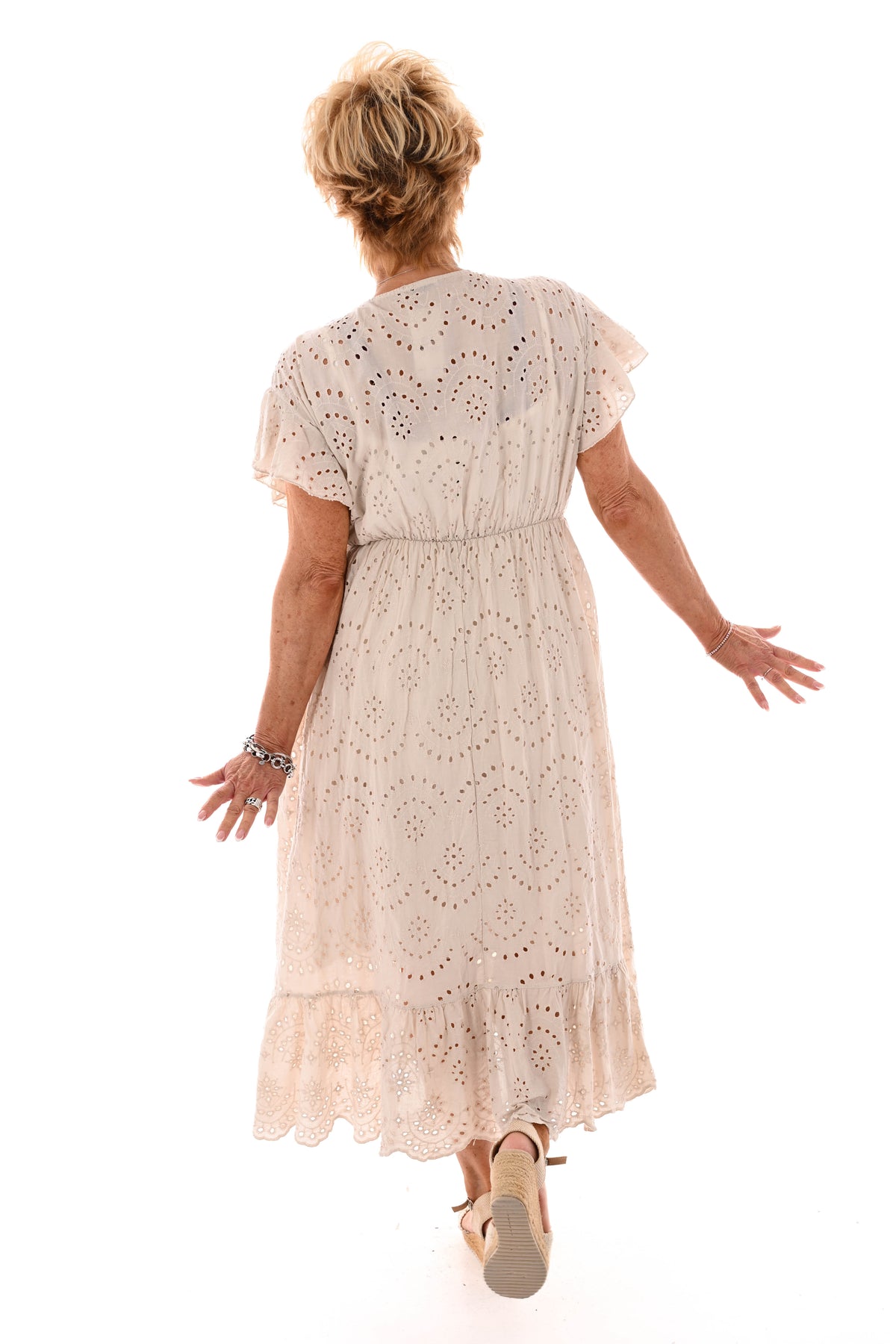 Maxi broderie jurk v-hals beige