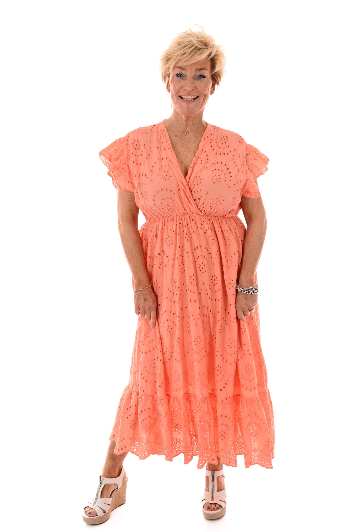 Maxi broderie jurk v-hals zalm