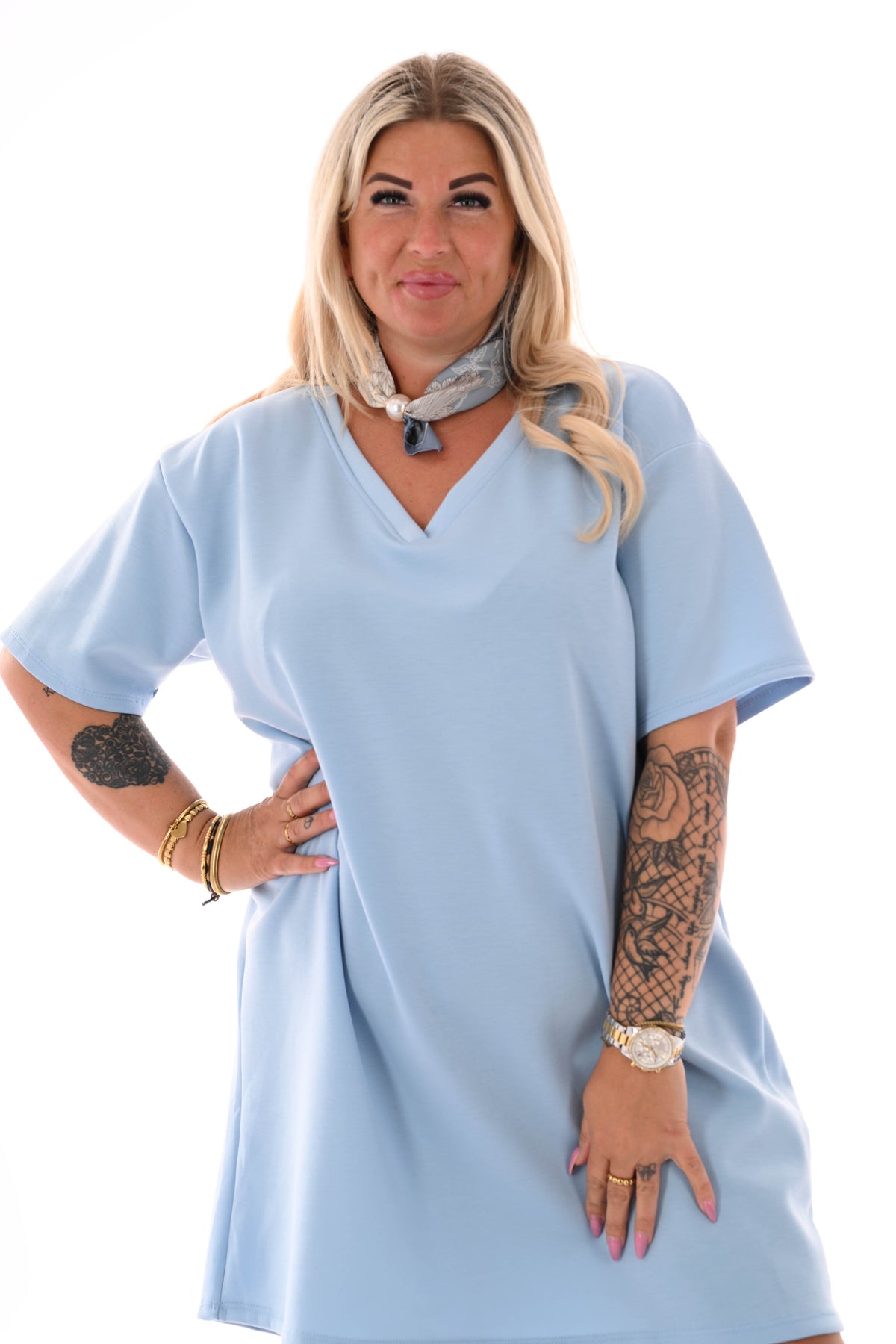 Korte sweaterdress v-hals uni lichtblauw