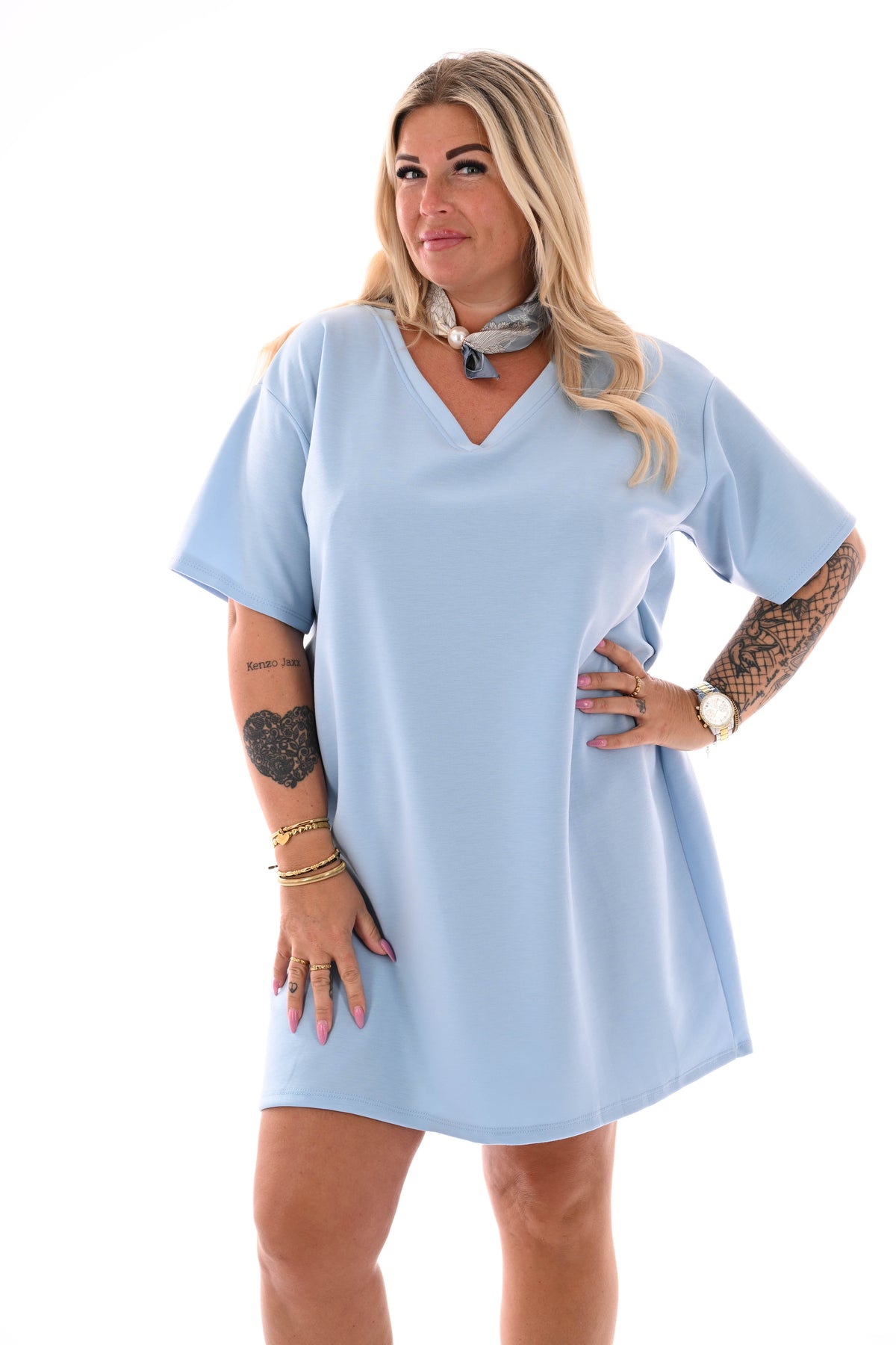 Korte sweaterdress v-hals uni lichtblauw