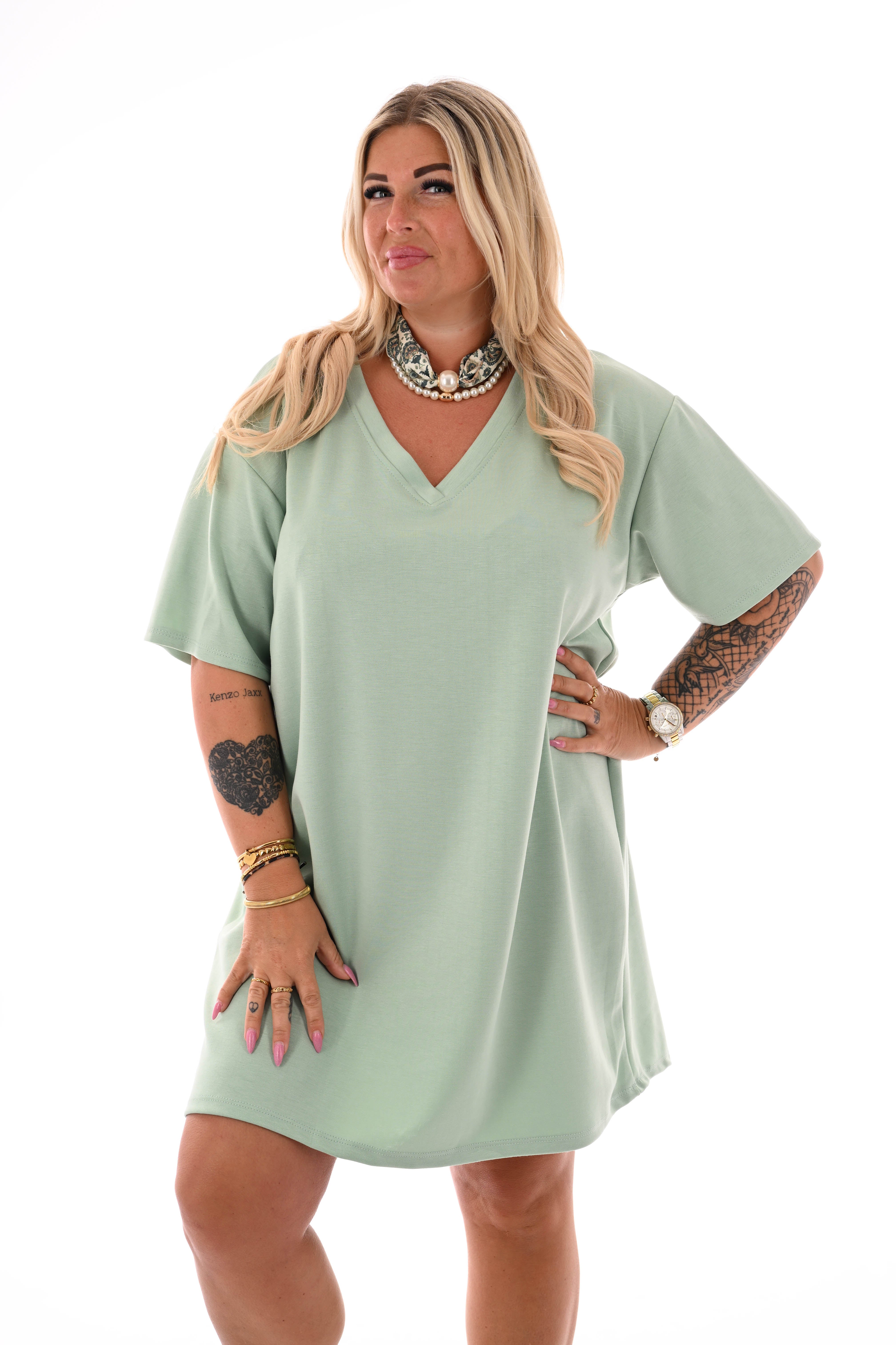 Korte sweaterdress v-hals uni lichtgroen
