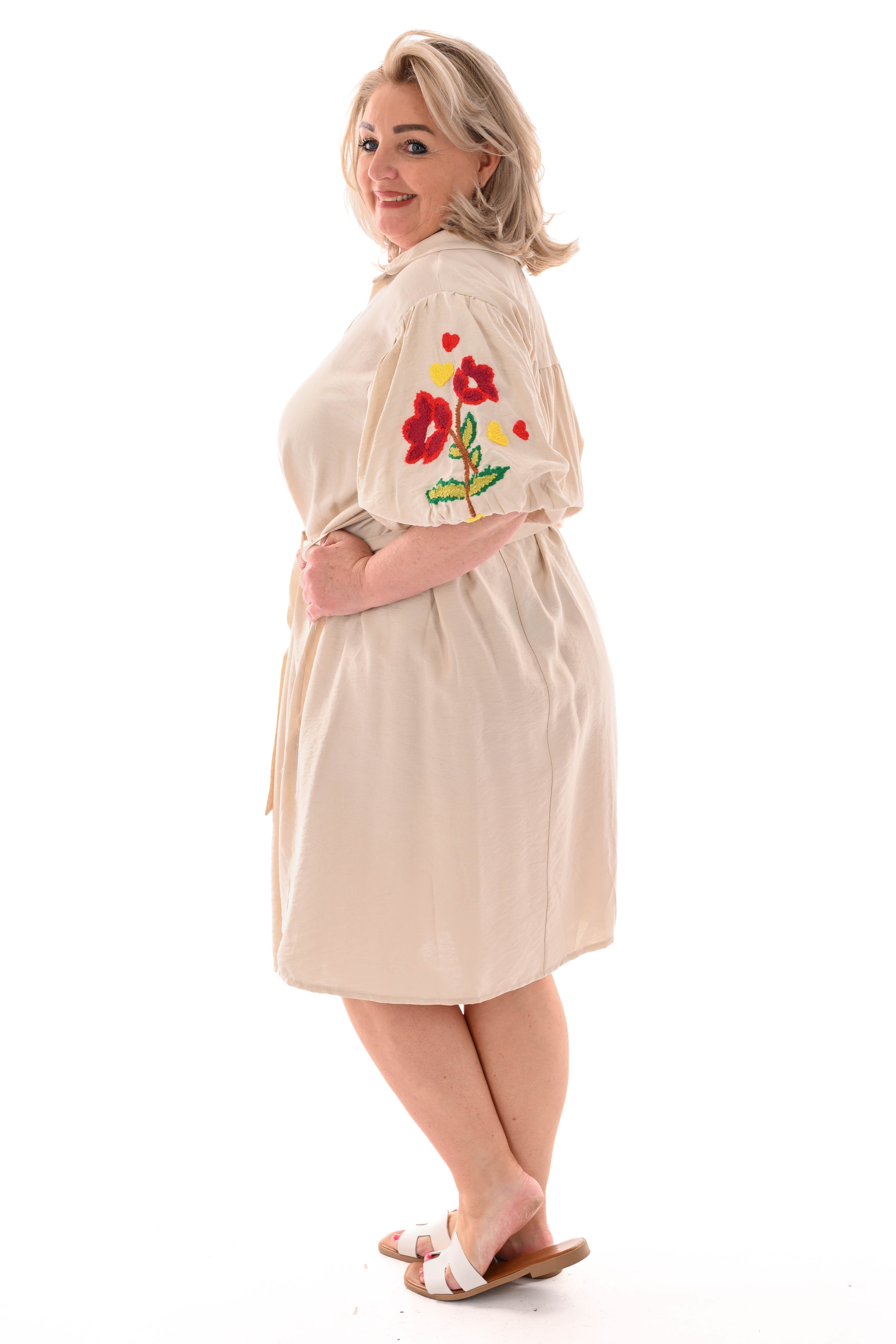 Korte jurk strikdetail 3/4e pofmouwen beige