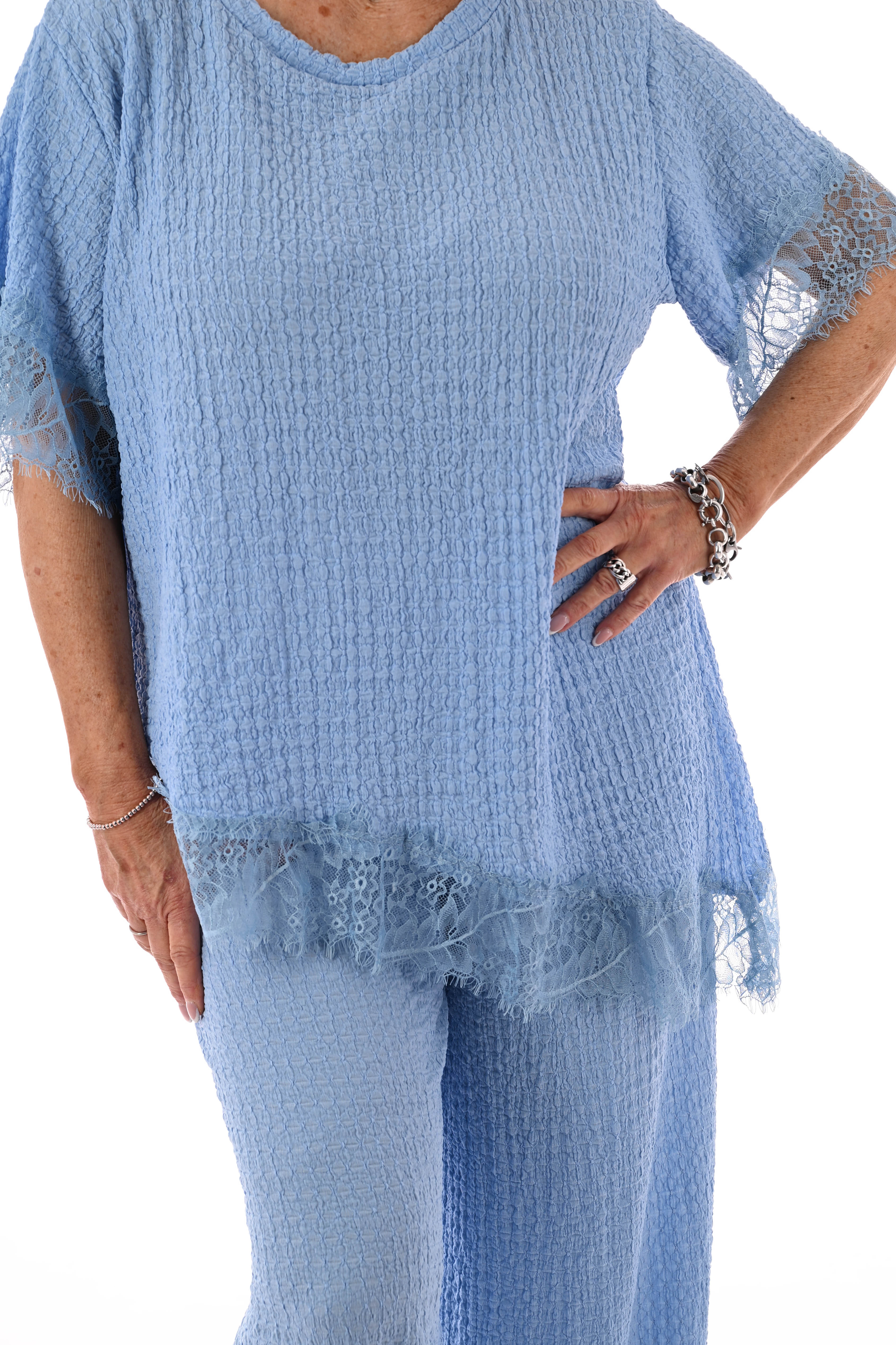 Tweedelig crepe set asymmetrisch lichtblauw