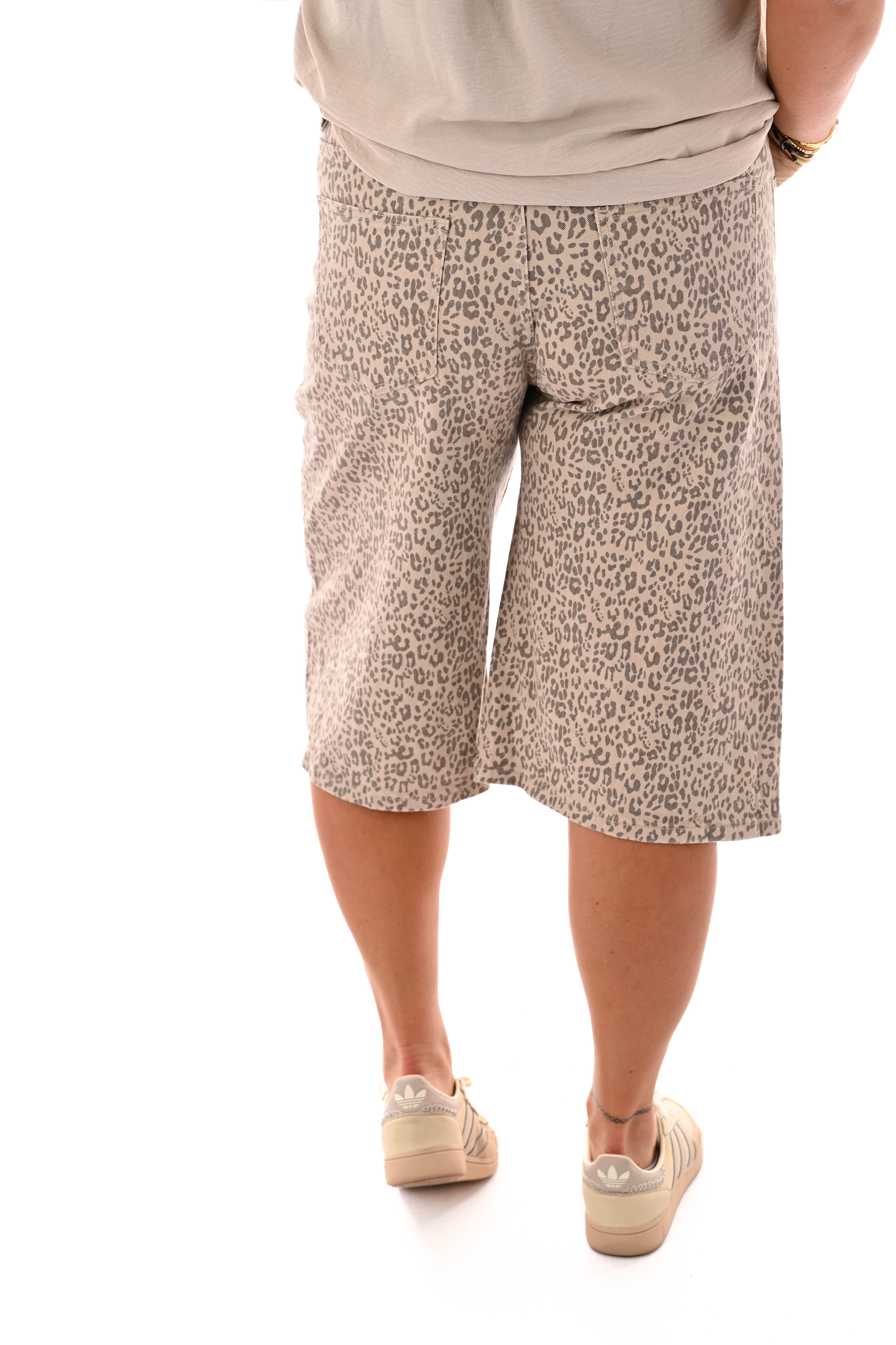 Laulia bermuda panterprint beige