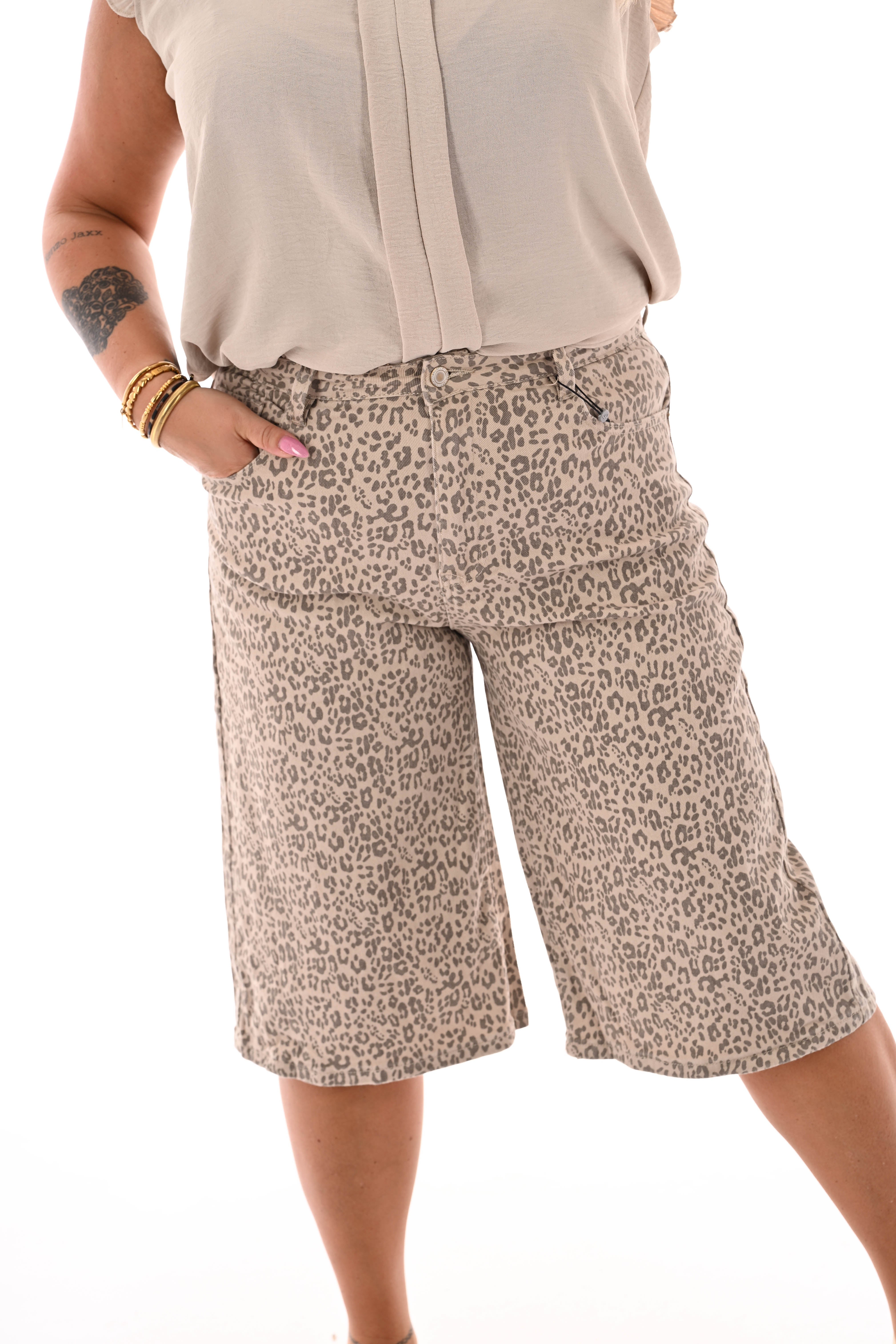 Laulia bermuda panterprint beige