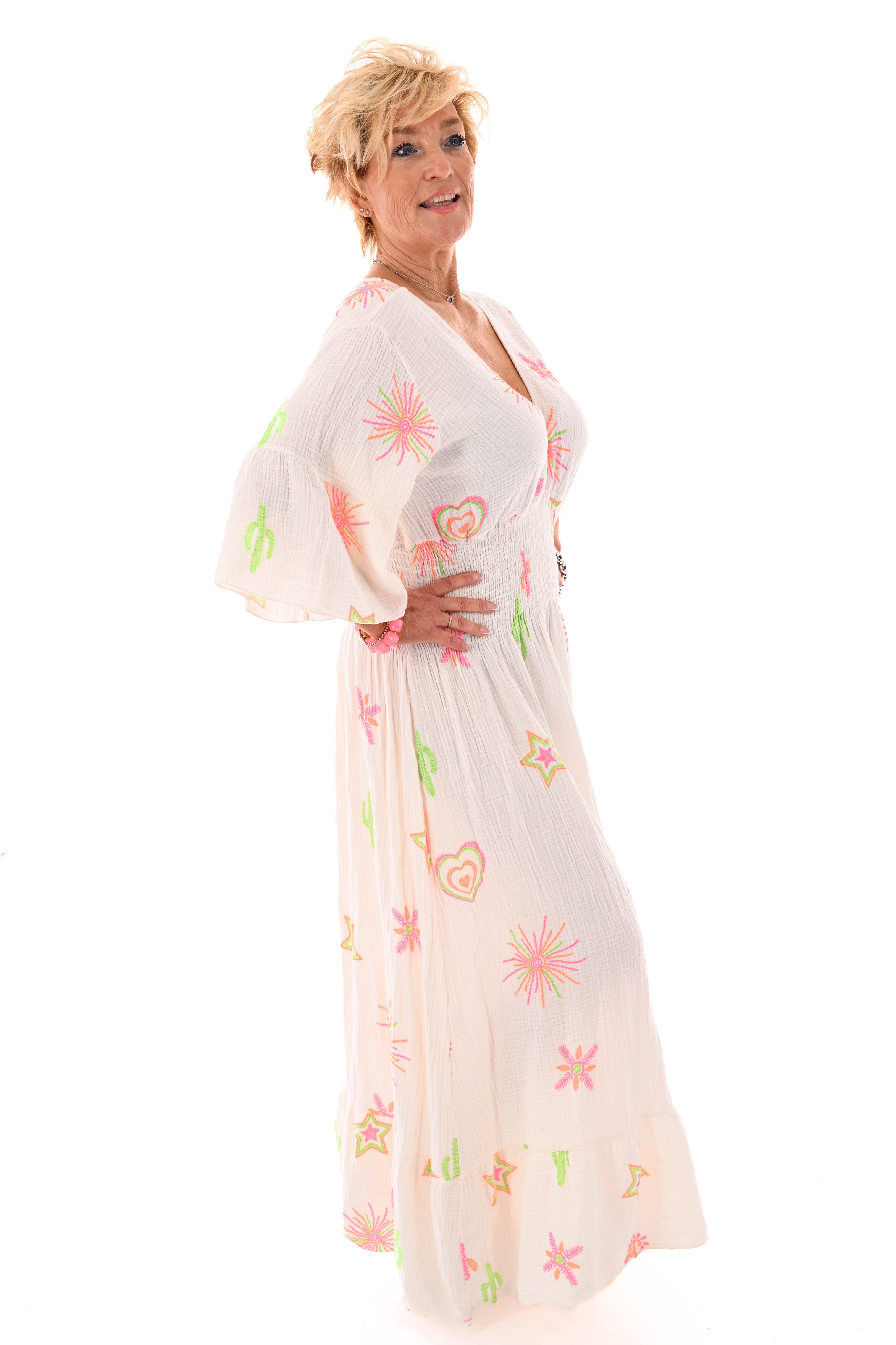 Lange jurk v-hals cactusprint trompetmouwen roomwit