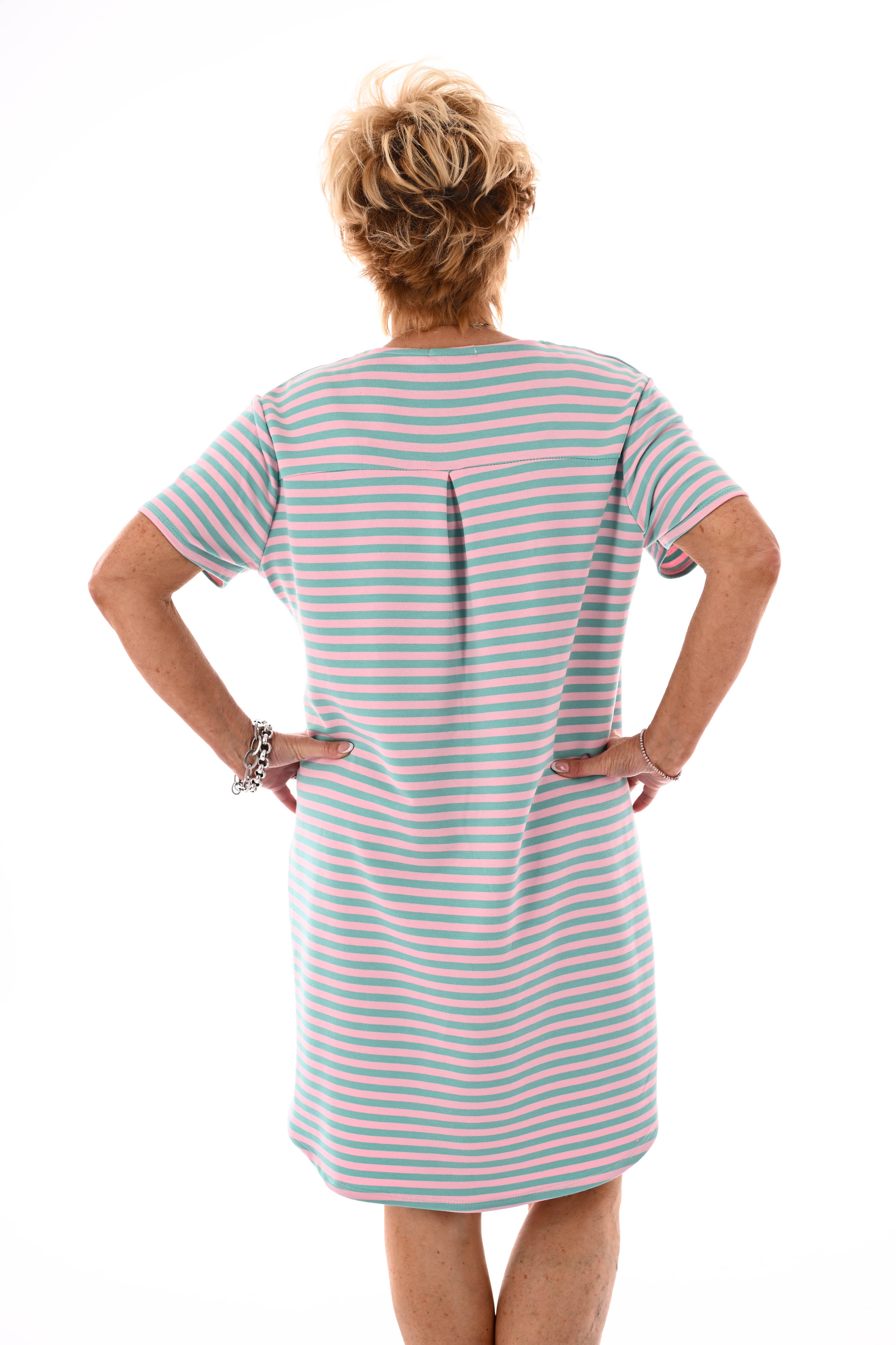 Korte sweaterdress gestreept met v-hals lichtroze/turquoise