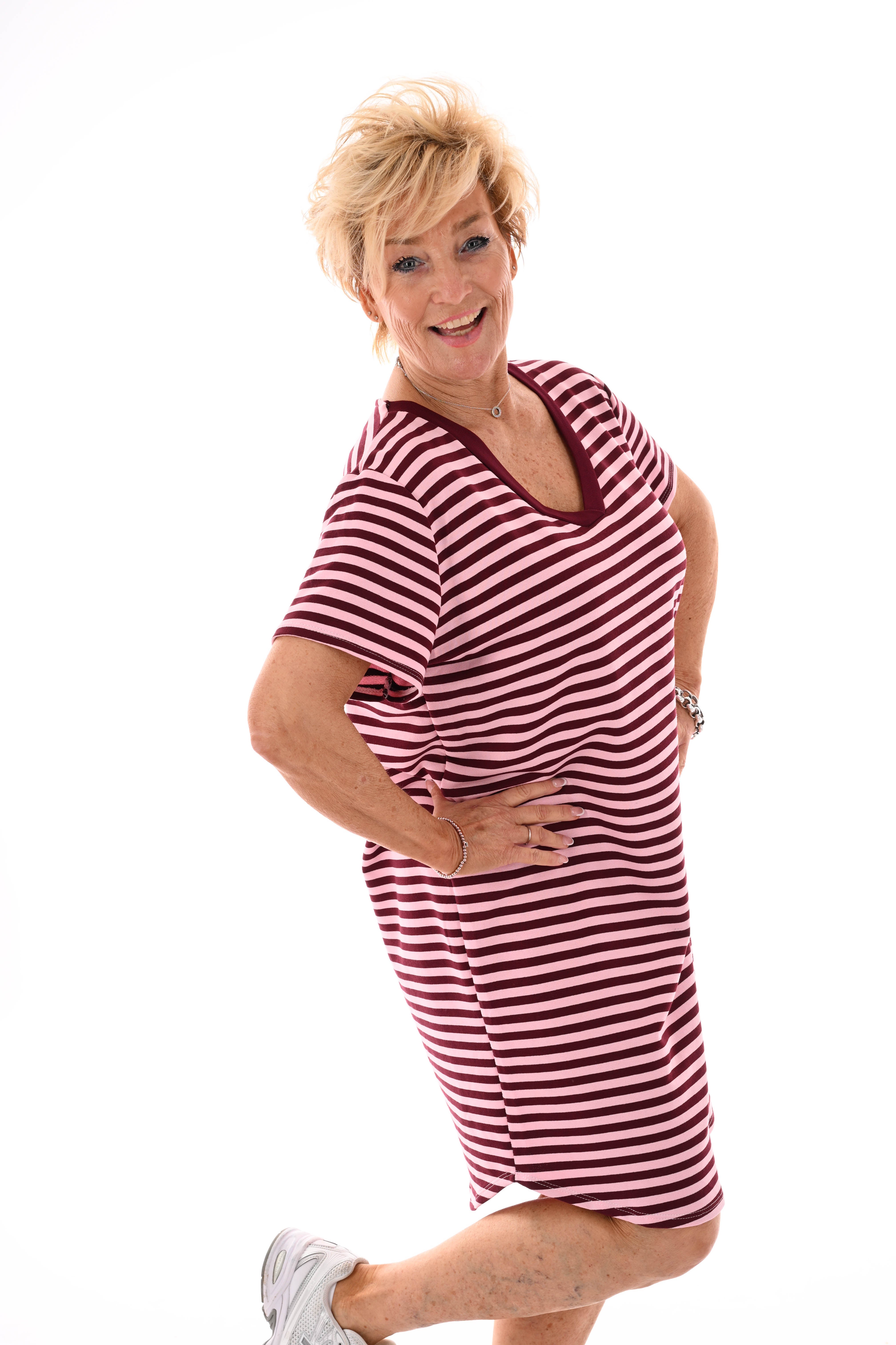 Korte sweaterdress gestreept met v-hals bordeaux/lichtroze