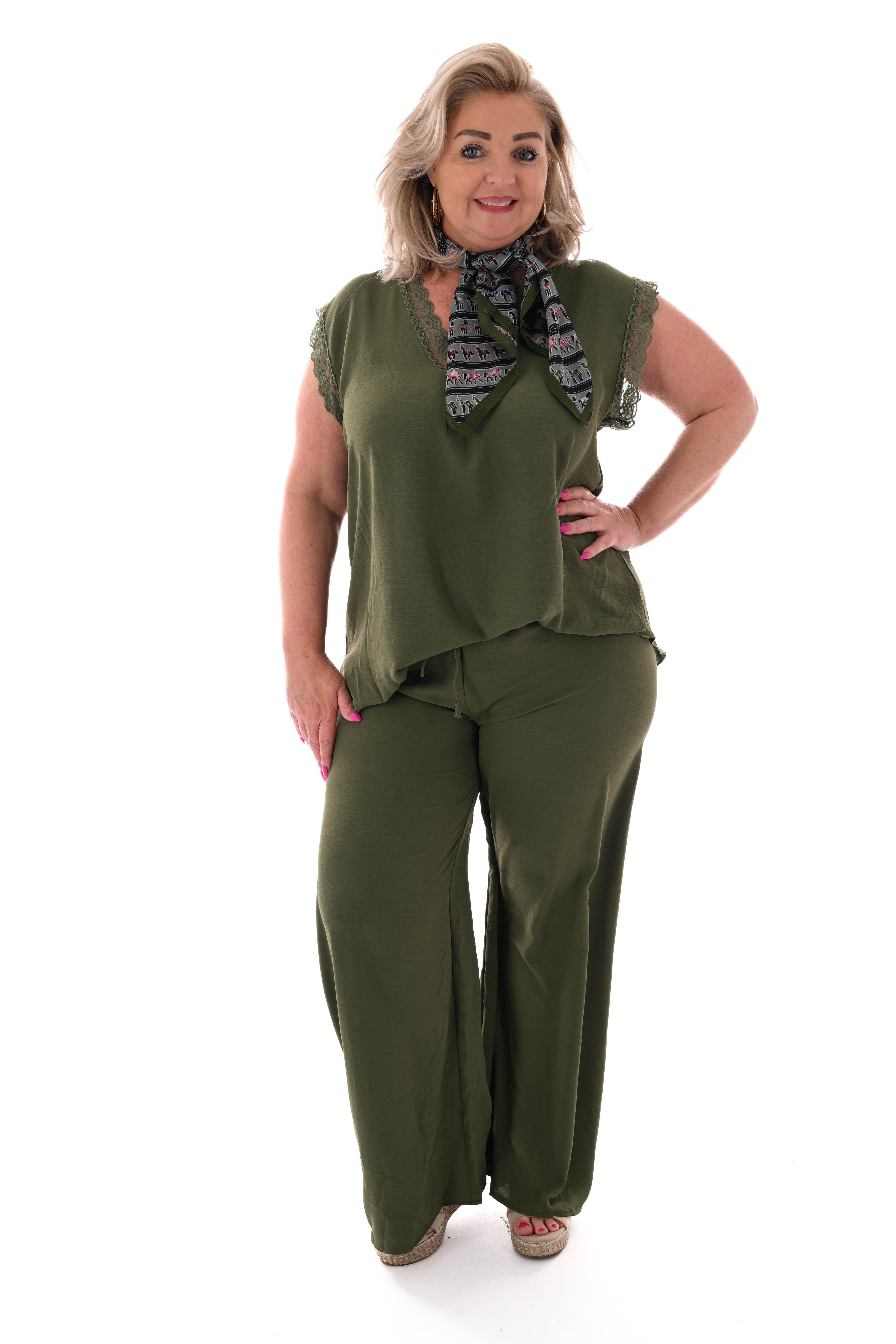 Tweedelig set kant v-hals legergroen