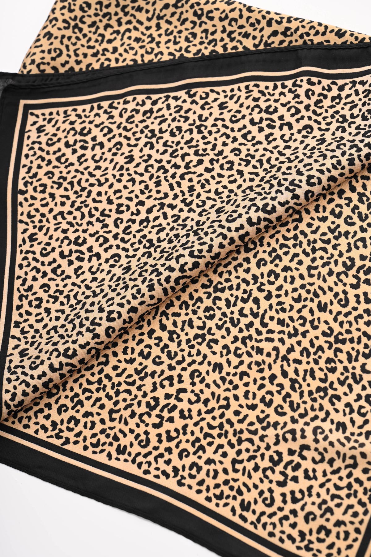 Kort sjaaltje kleine panterprint zwart/beige