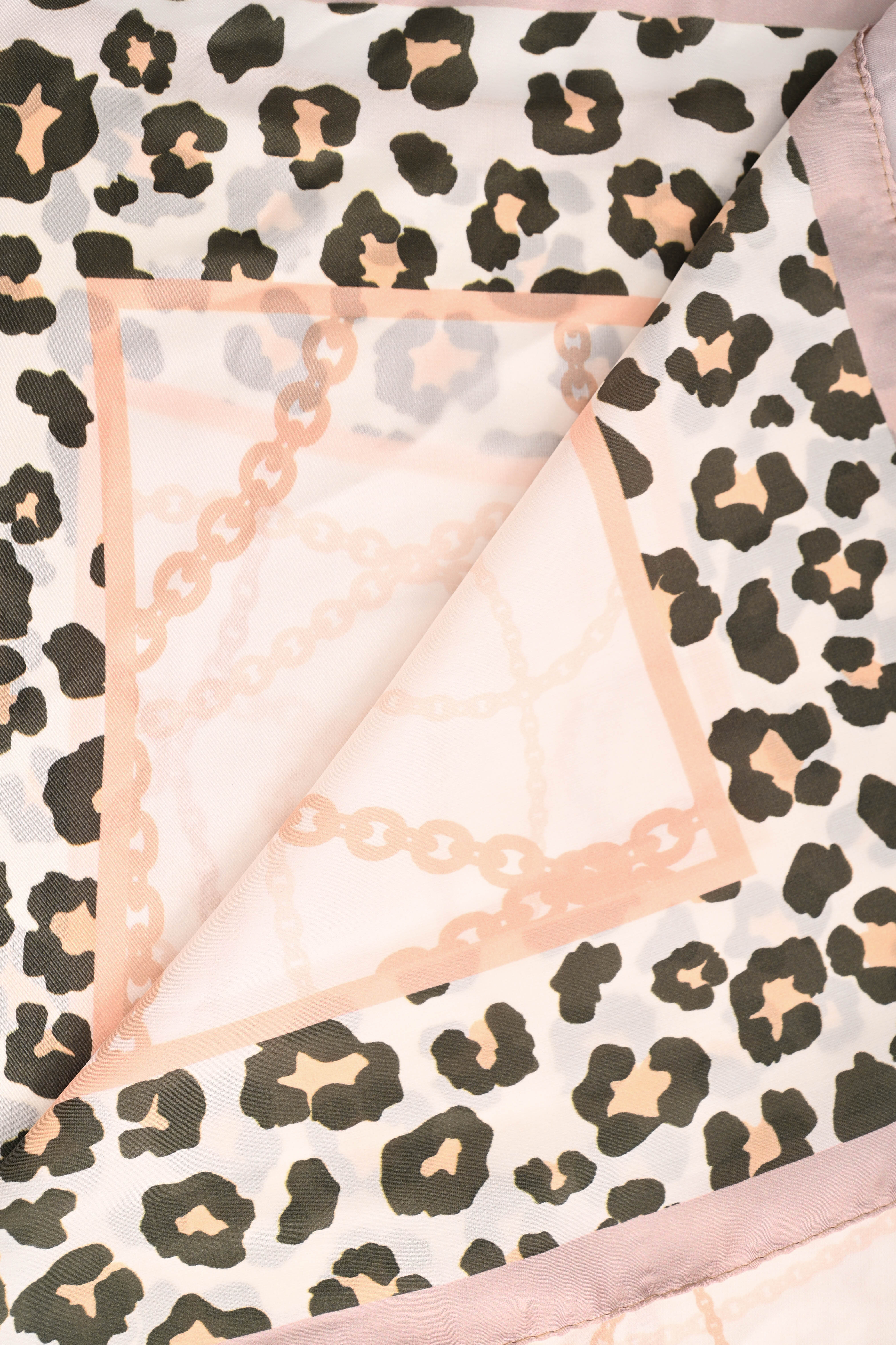 Kort sjaaltje panterprint en ketting beige