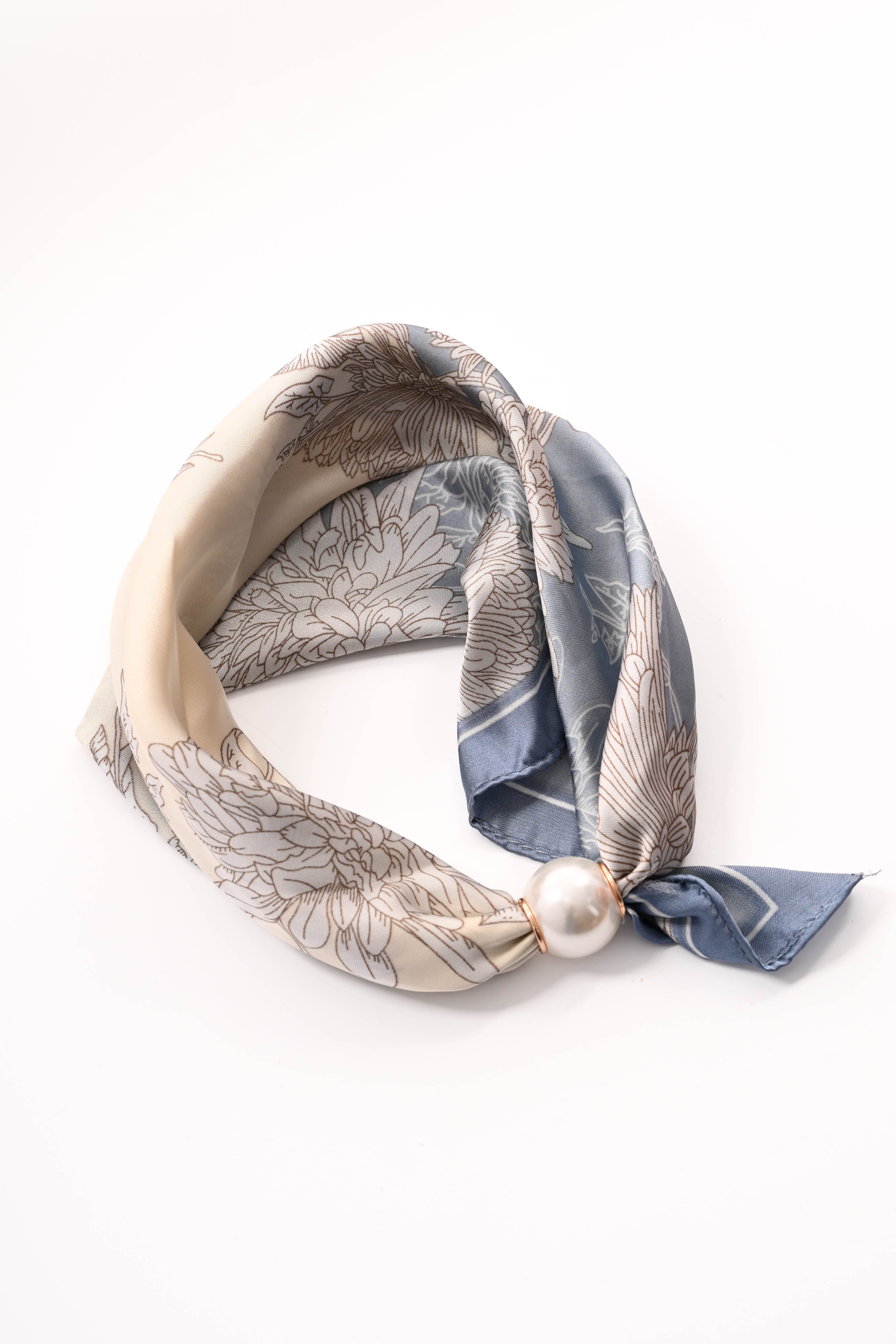 Kort sjaaltje parel met magneet bloemen jeansblauw/creme