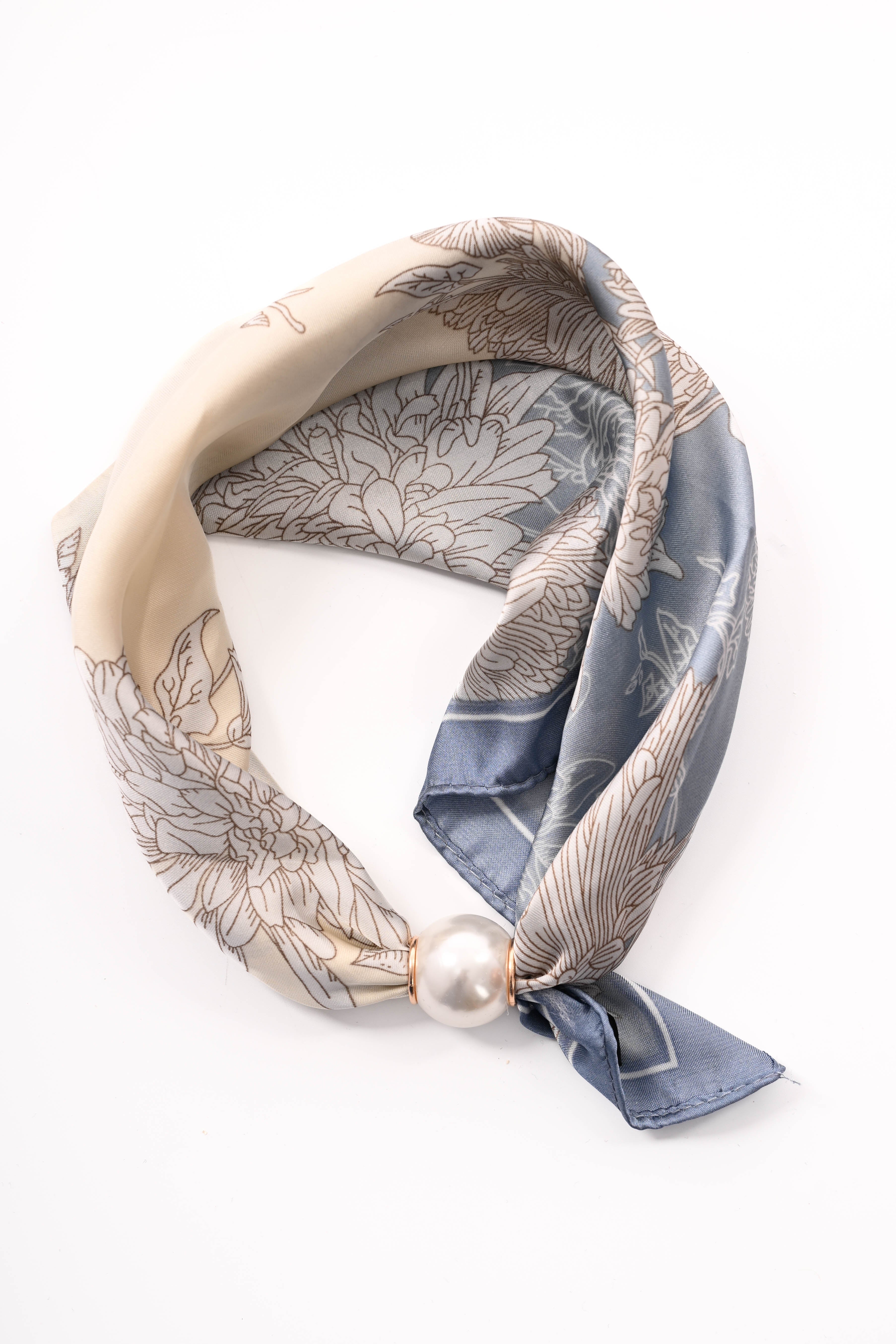 Kort sjaaltje parel met magneet bloemen jeansblauw/creme