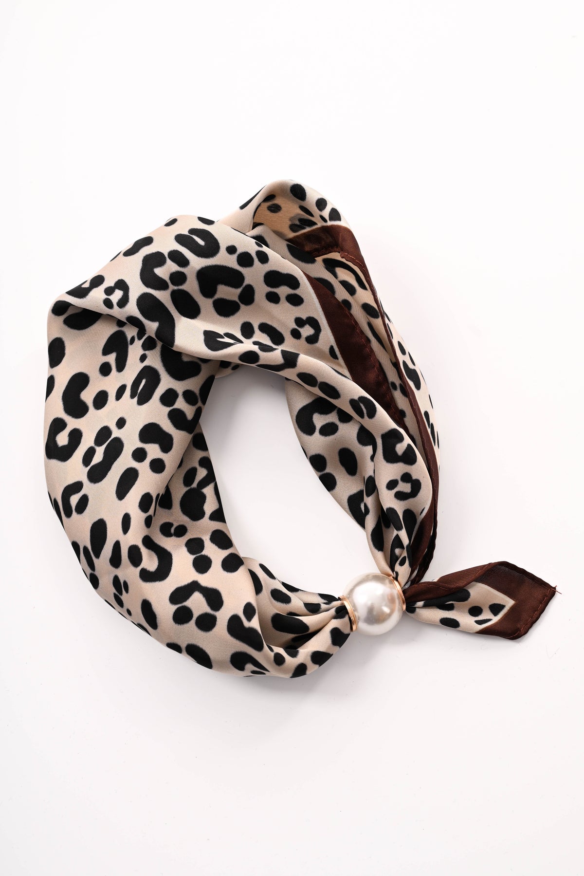 Kort sjaaltje parel met magneet kleine panter beige