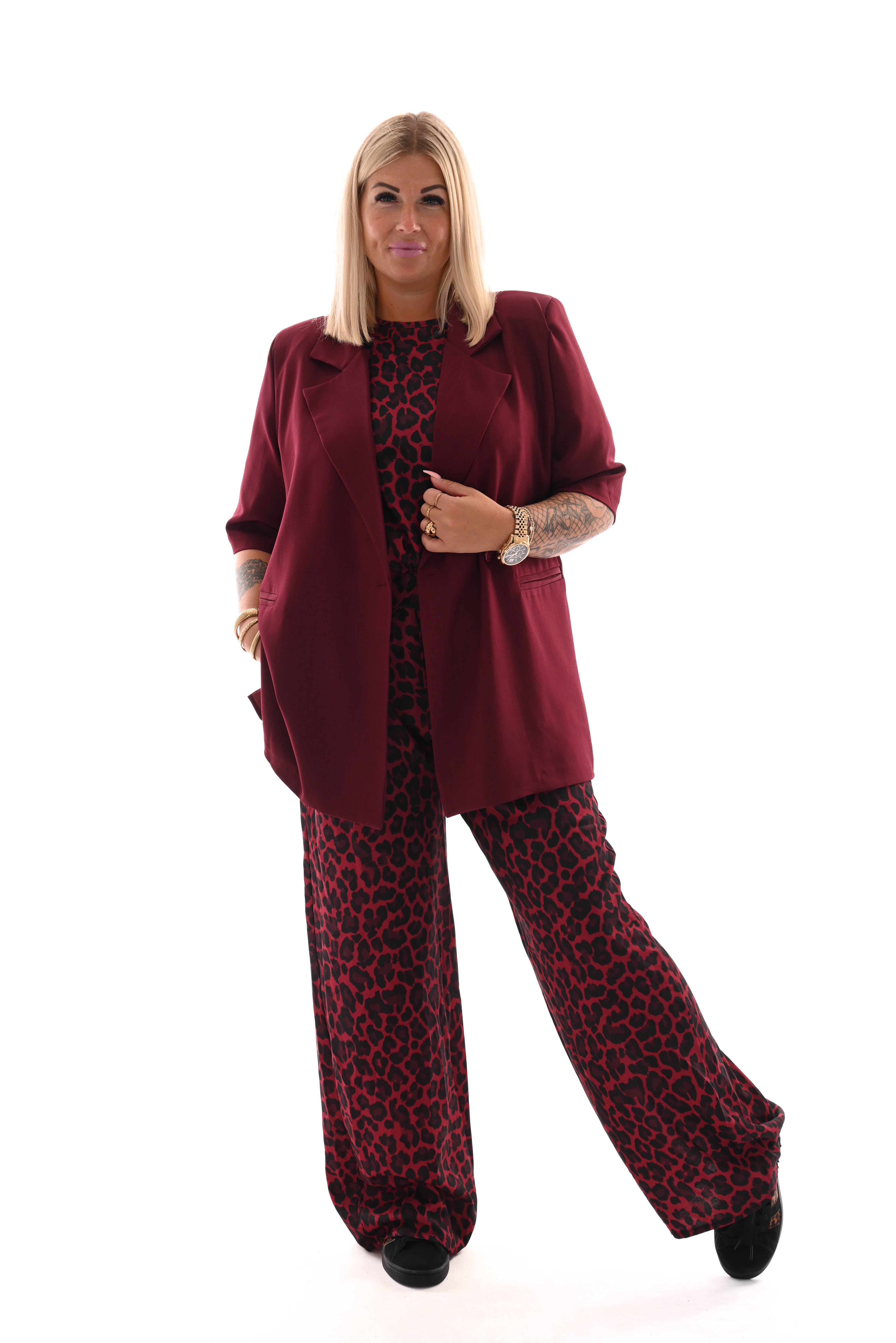 Tweedelig pak 3/4e pofmouwen print panter rood