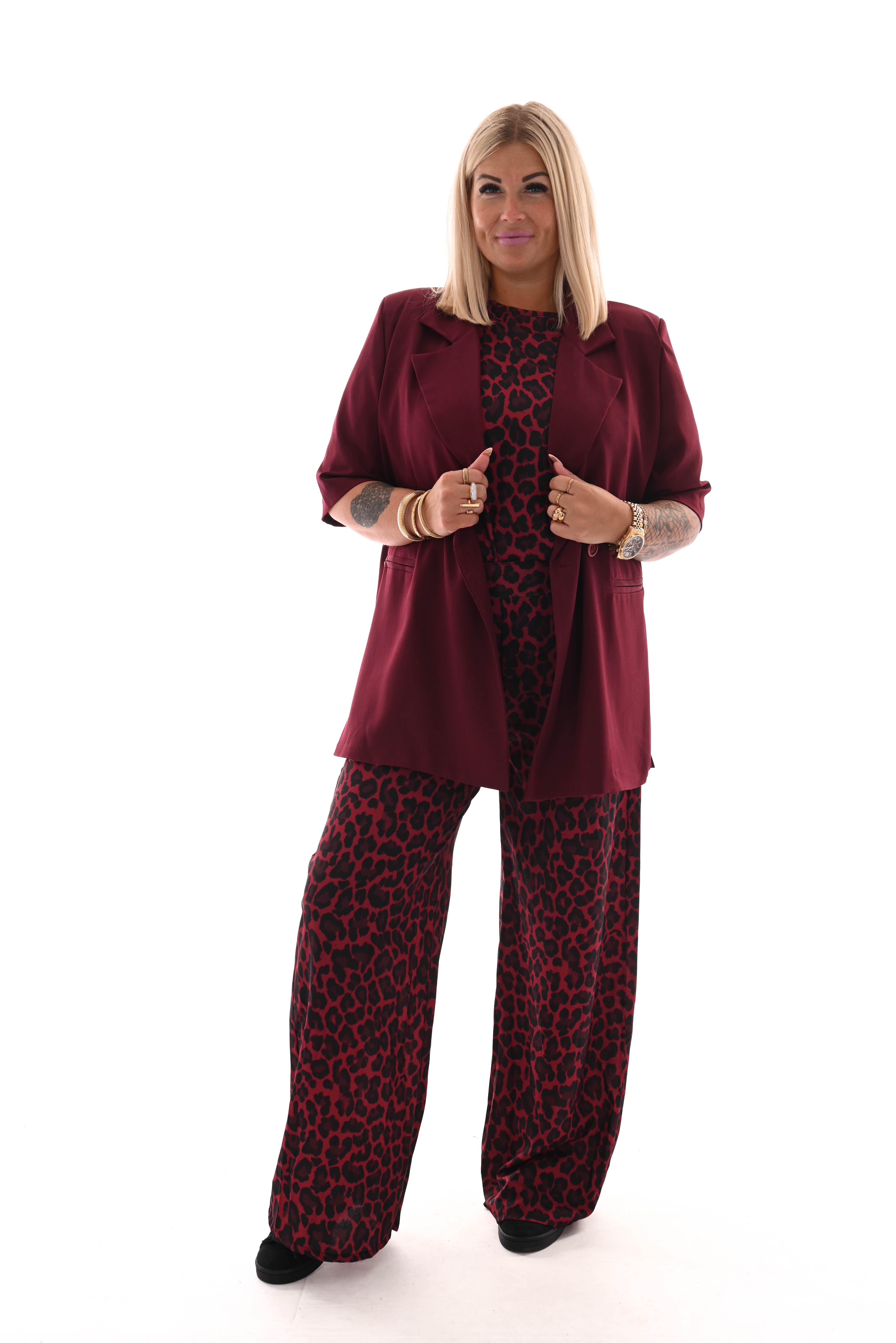 Tweedelig pak 3/4e pofmouwen print panter rood