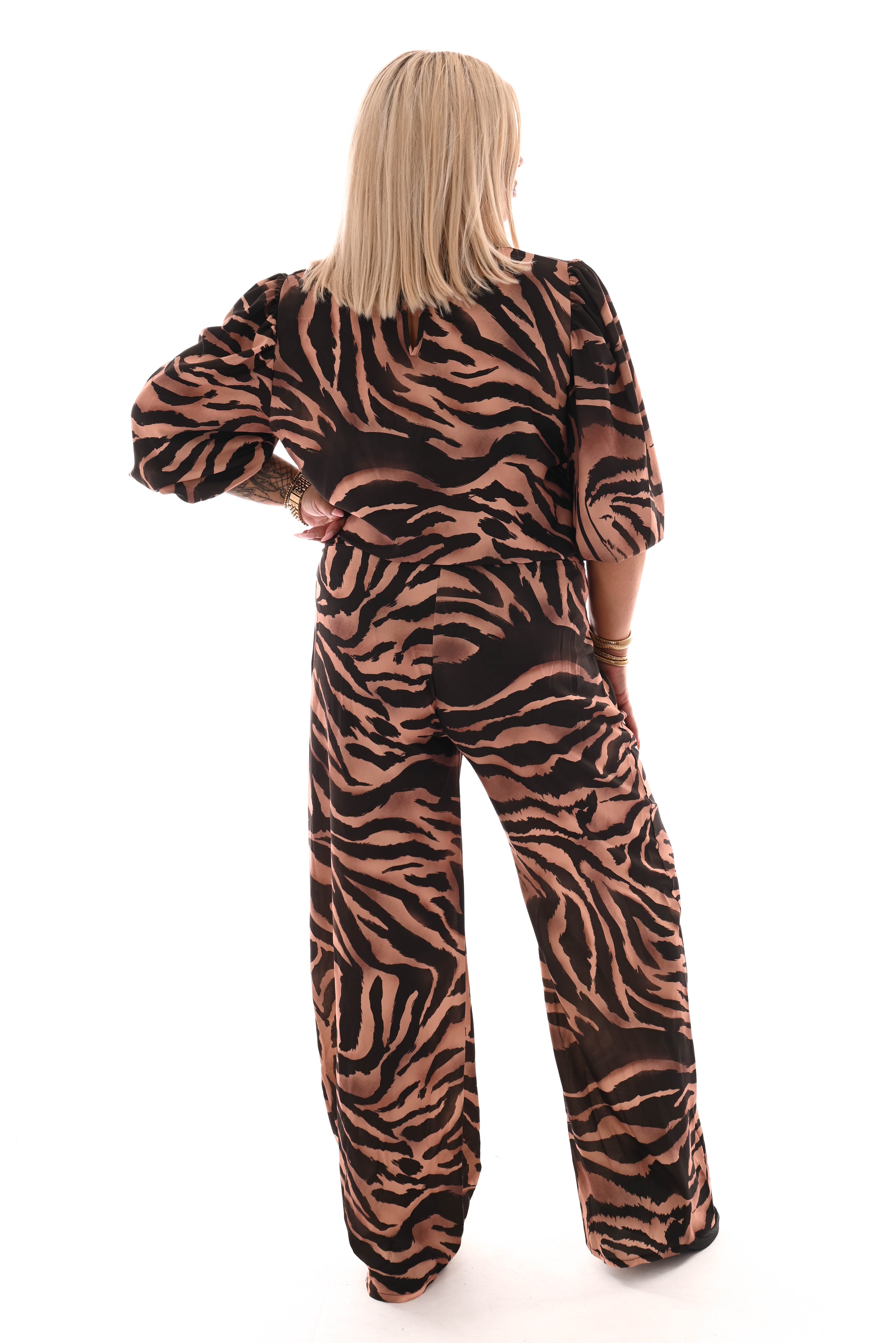 Tweedelig pak 3/4e pofmouwen print tijger camel