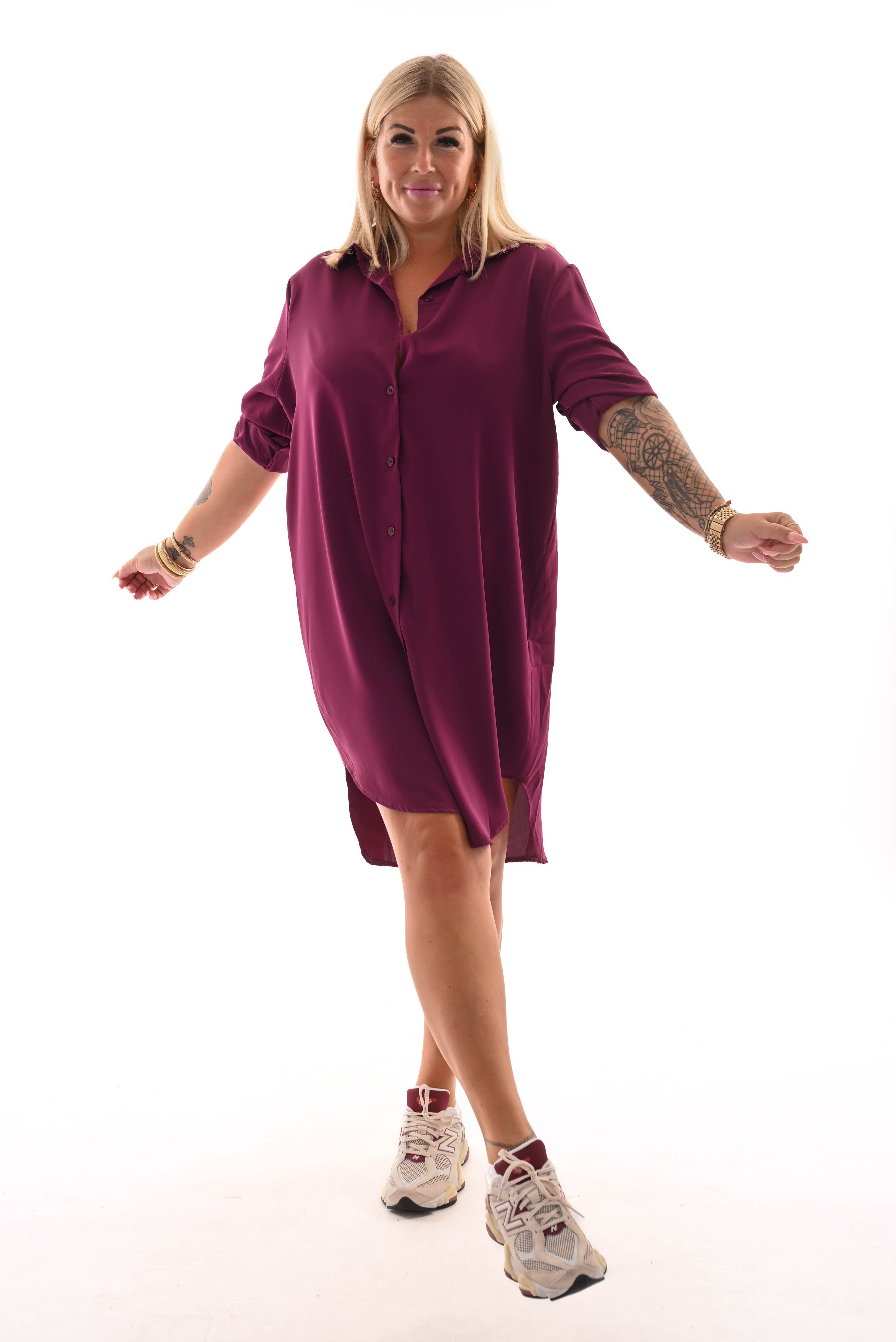 Tuniek v-hals doorknoop ophaalmouwen aubergine
