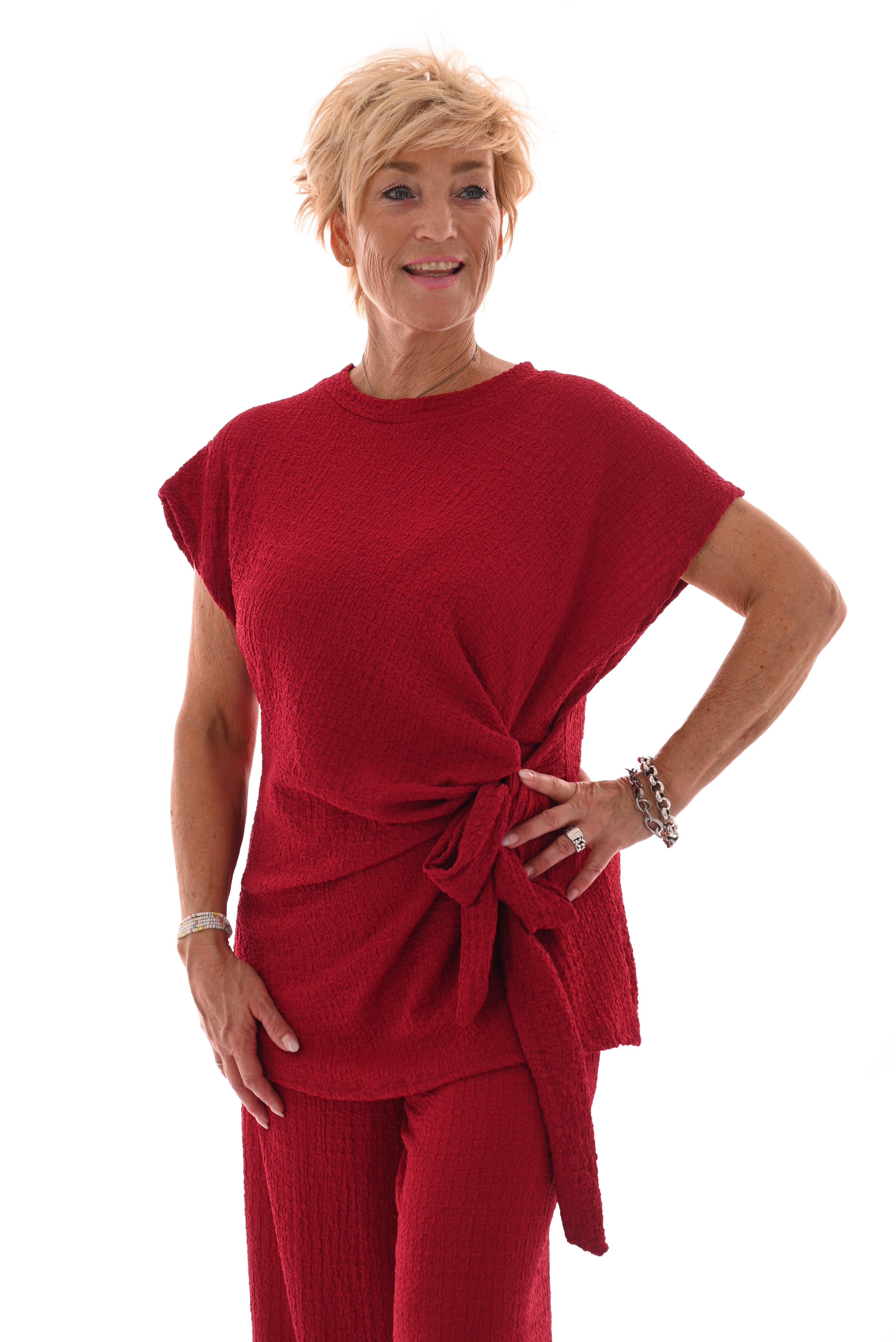 Tweedelig set crepe met knoop rood