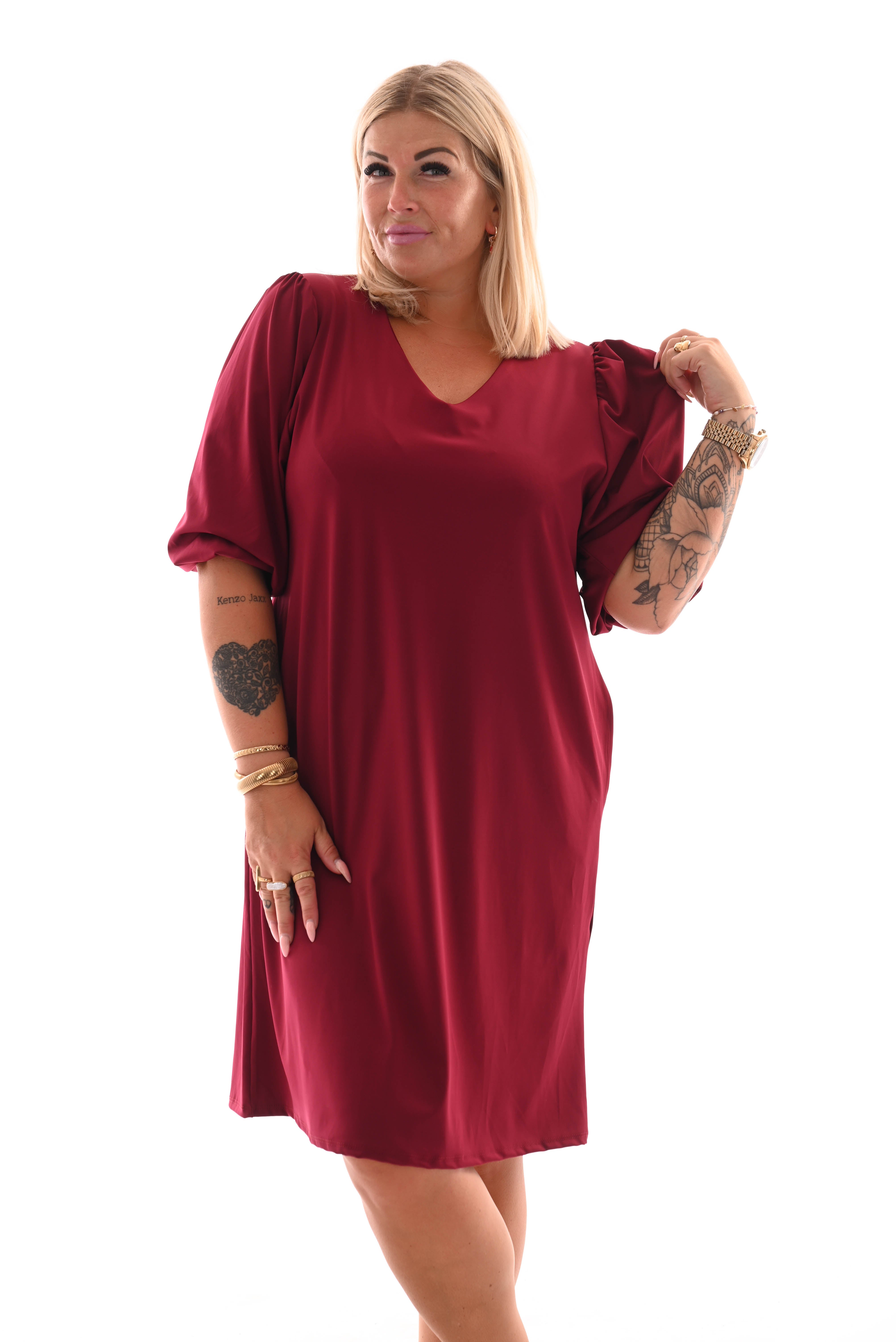 Travel jurk v-hals 3/4e pofmouwen bordeaux