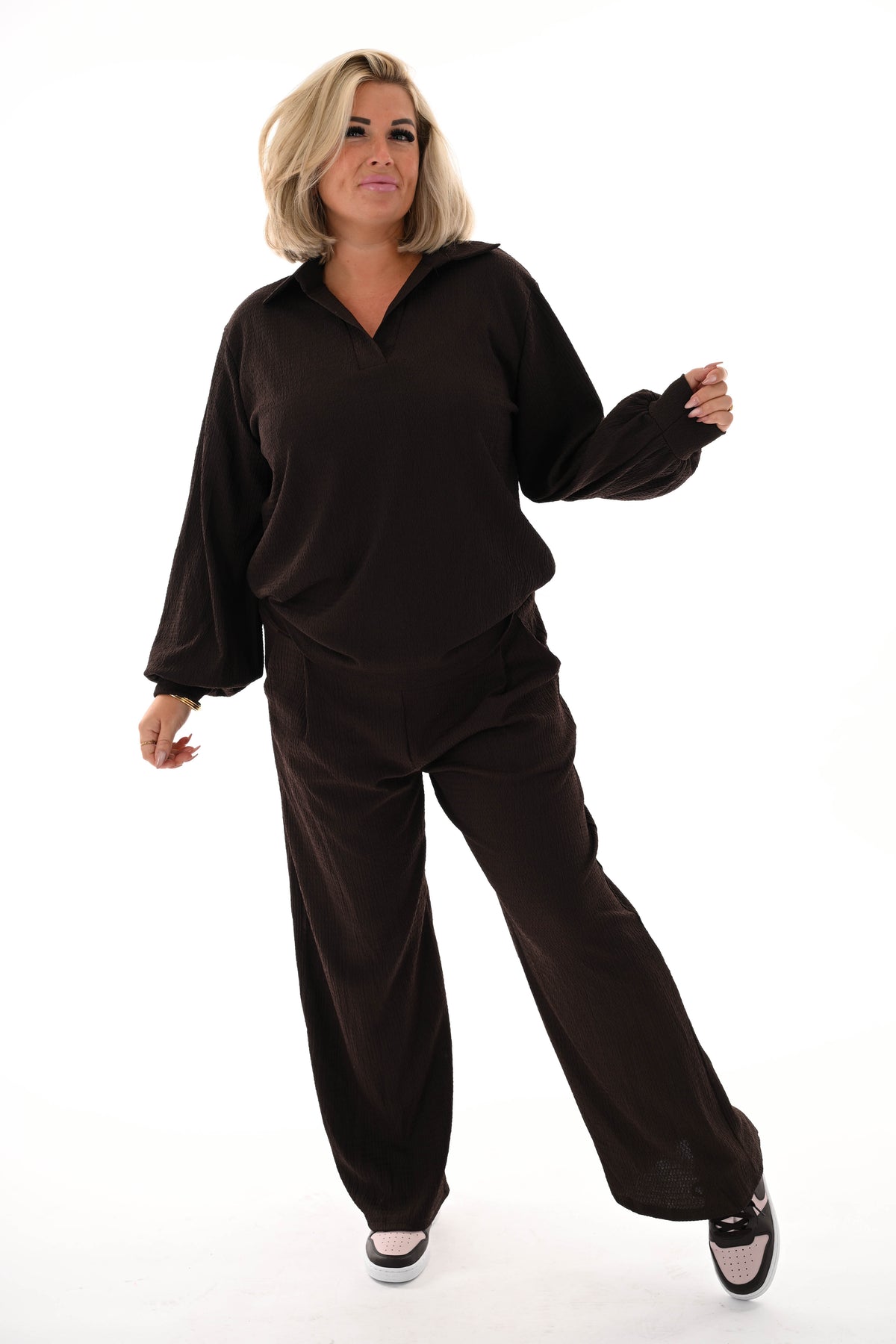 Tweedelig crepe pak v-hals met kraag donkerbruin