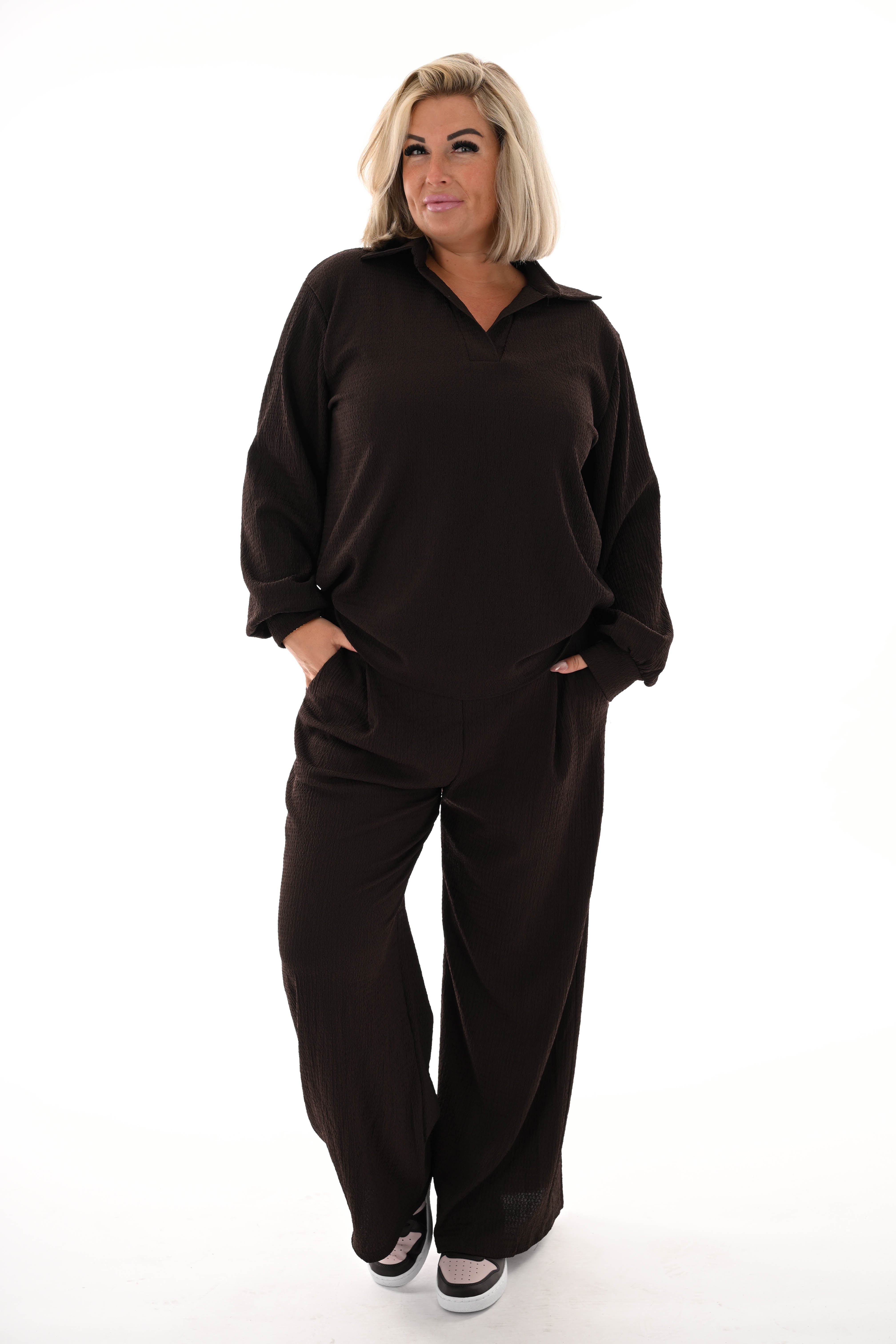 Tweedelig crepe pak v-hals met kraag donkerbruin