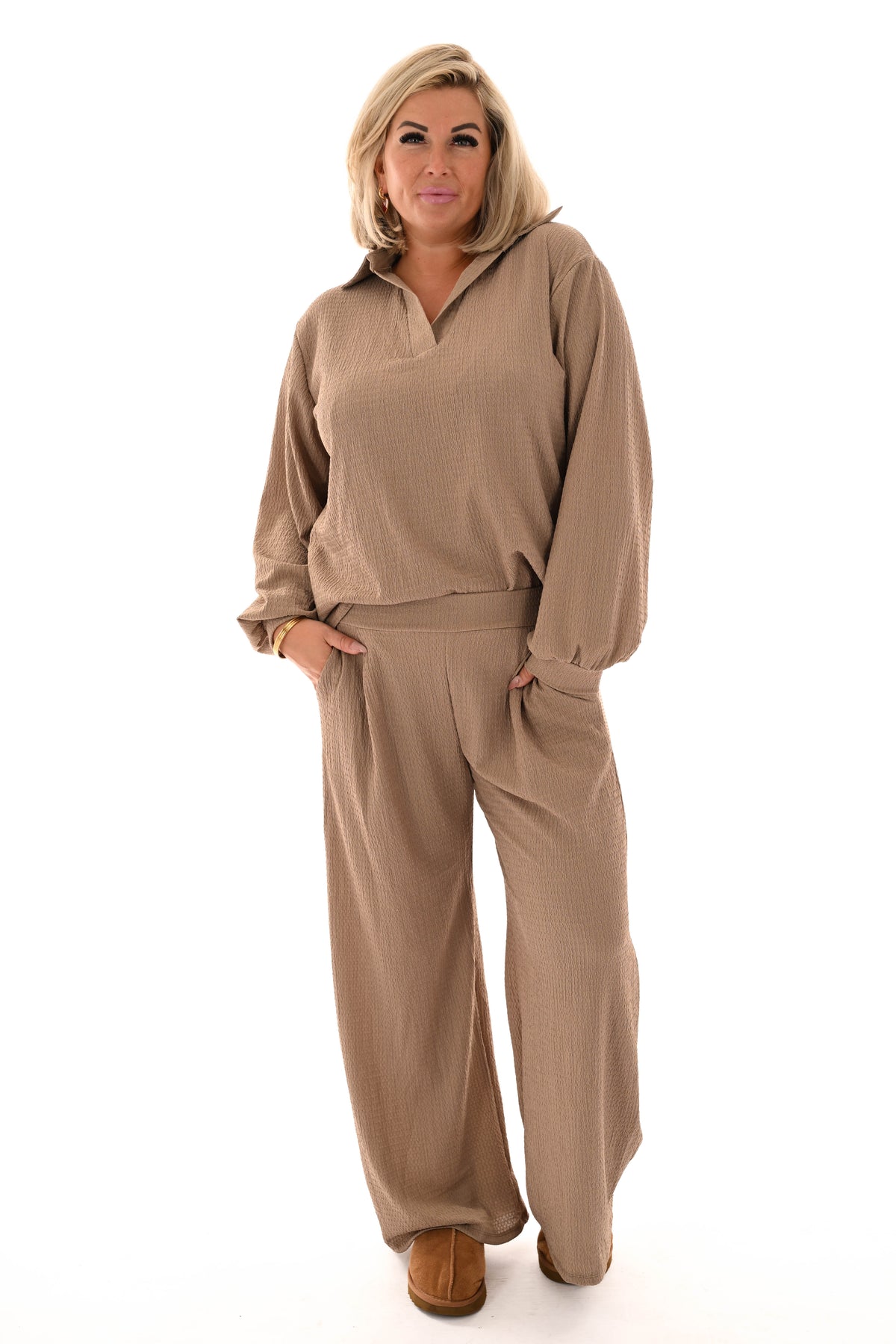 Tweedelig crepe pak v-hals met kraag beige