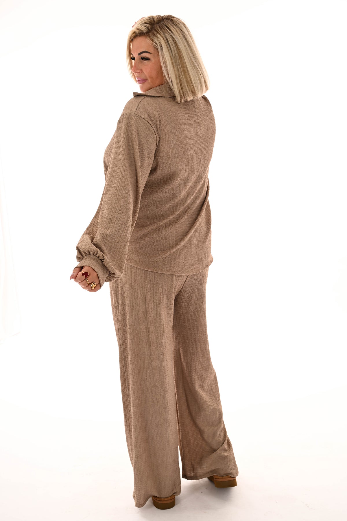 Tweedelig crepe pak v-hals met kraag beige