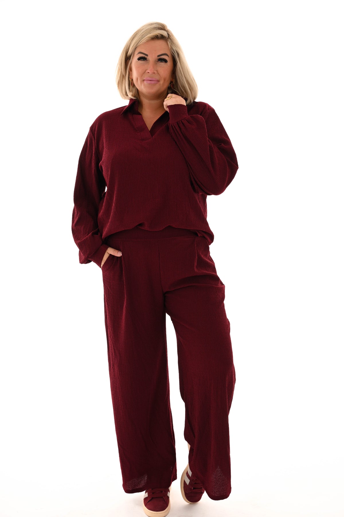 Tweedelig crepe pak v-hals met kraag bordeaux
