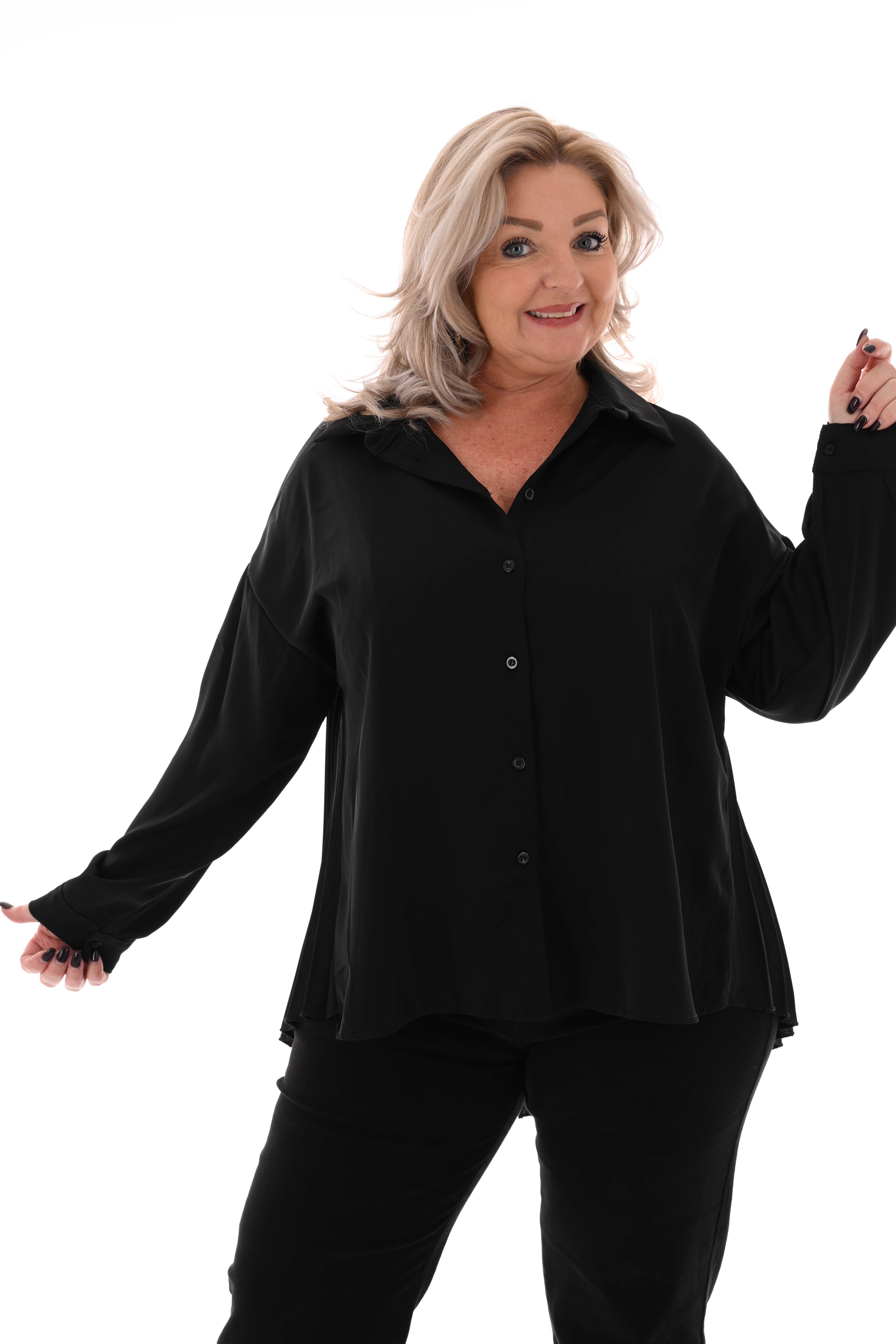 Doorknoop blouse uni plisse rug zwart