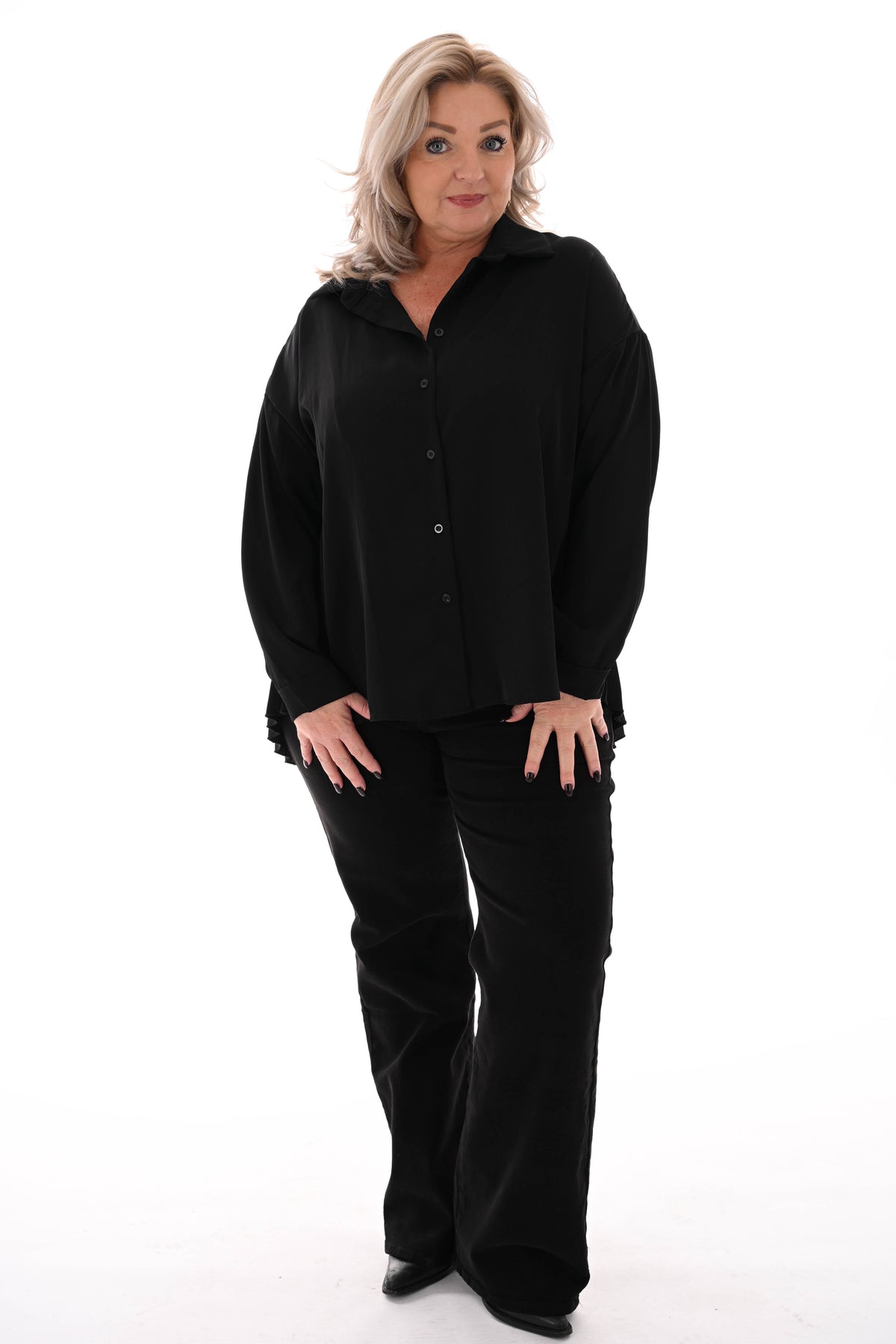 Doorknoop blouse uni plisse rug zwart