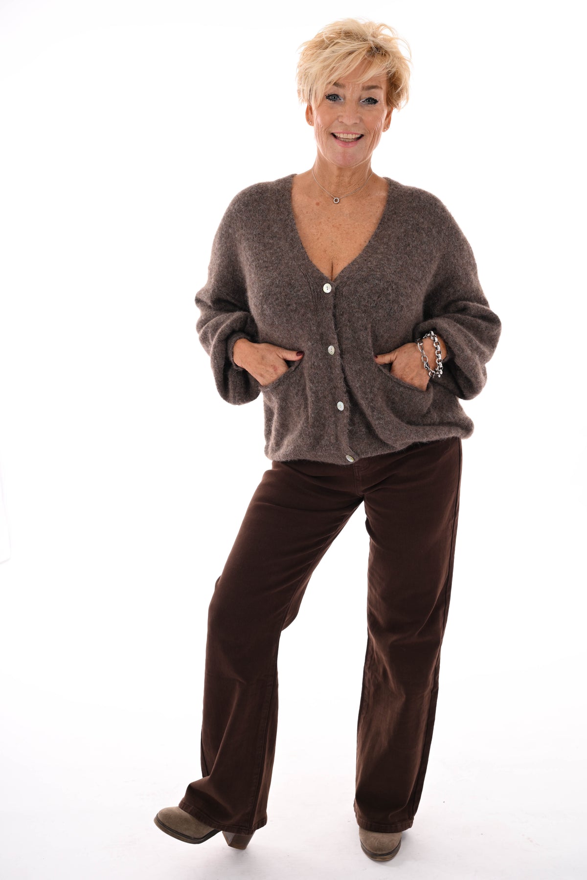 Kort gebreid vest pofmouwen taupe