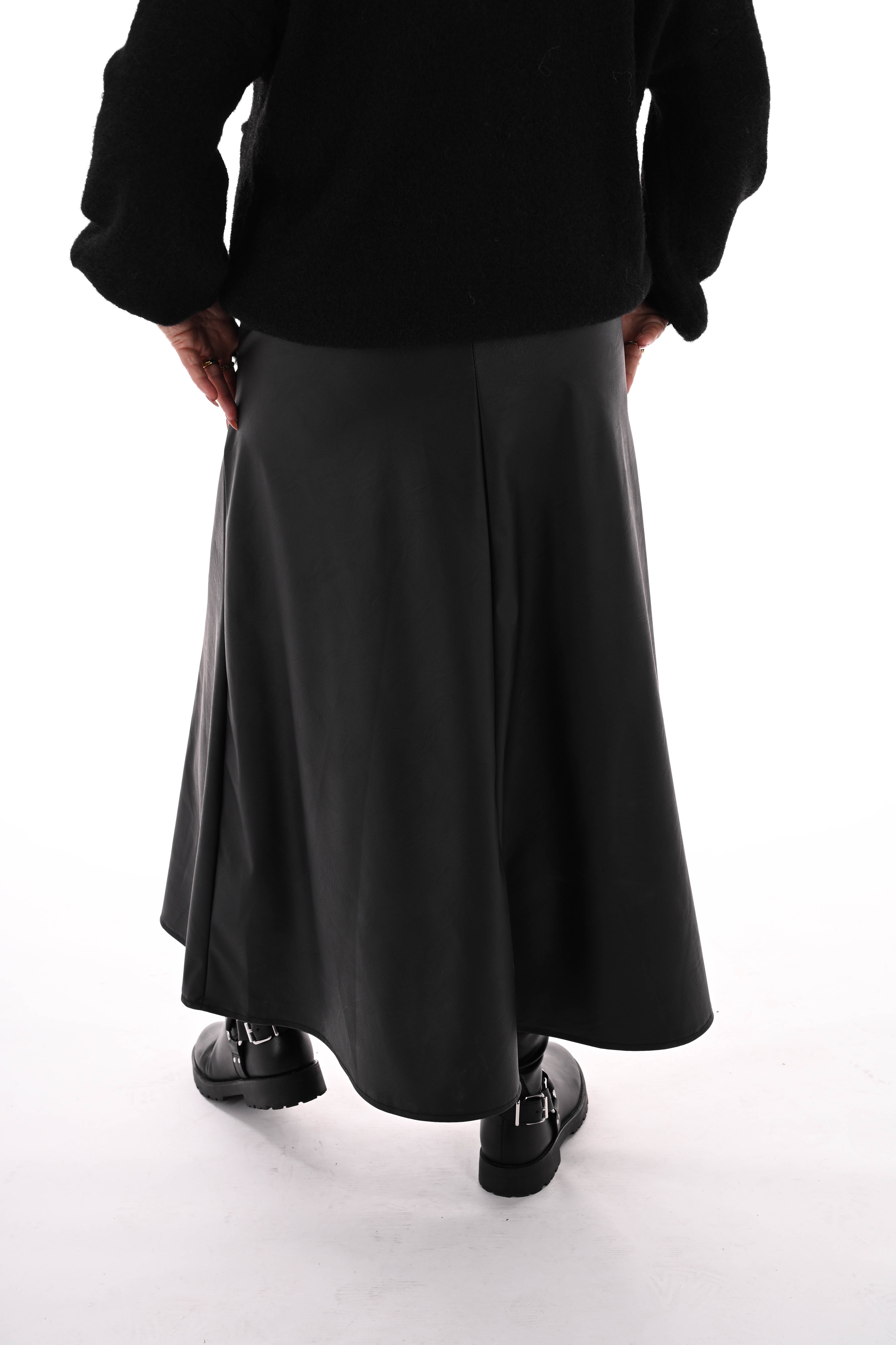 Lange leatherlook rok zwart